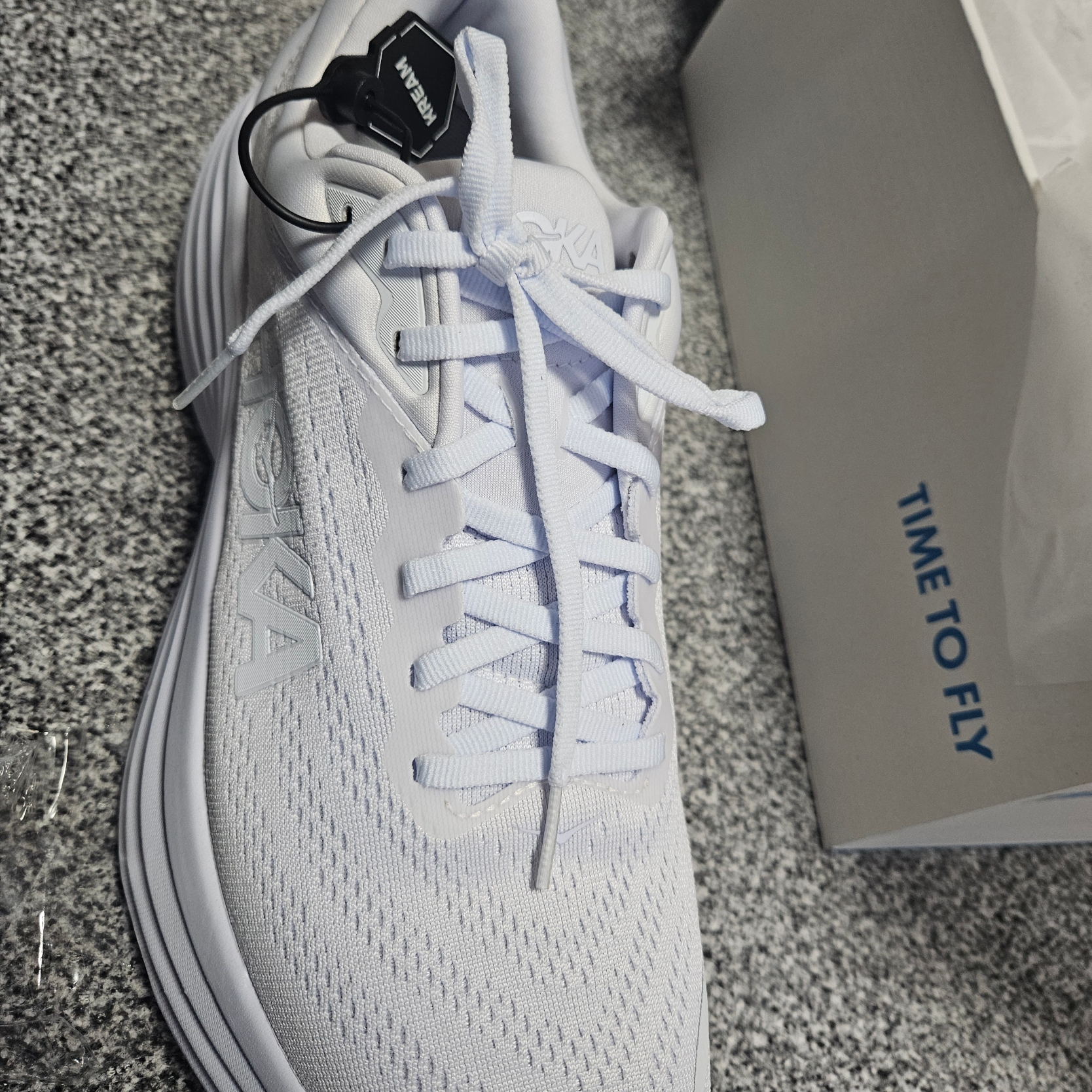 Hoka Bondi 8 White - Regular 착용 스타일