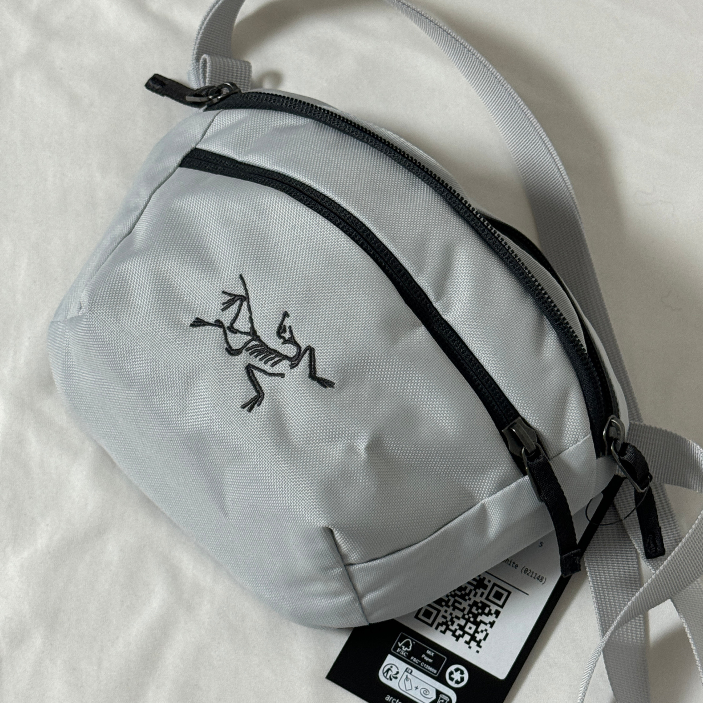 Arc'teryx Mantis 1 Waistpack Solitude Graphite 착용 스타일 - 2