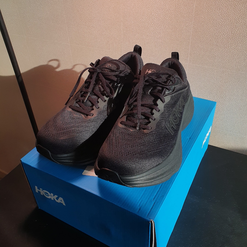 Hoka Bondi 8 Black - Wide 착용 스타일