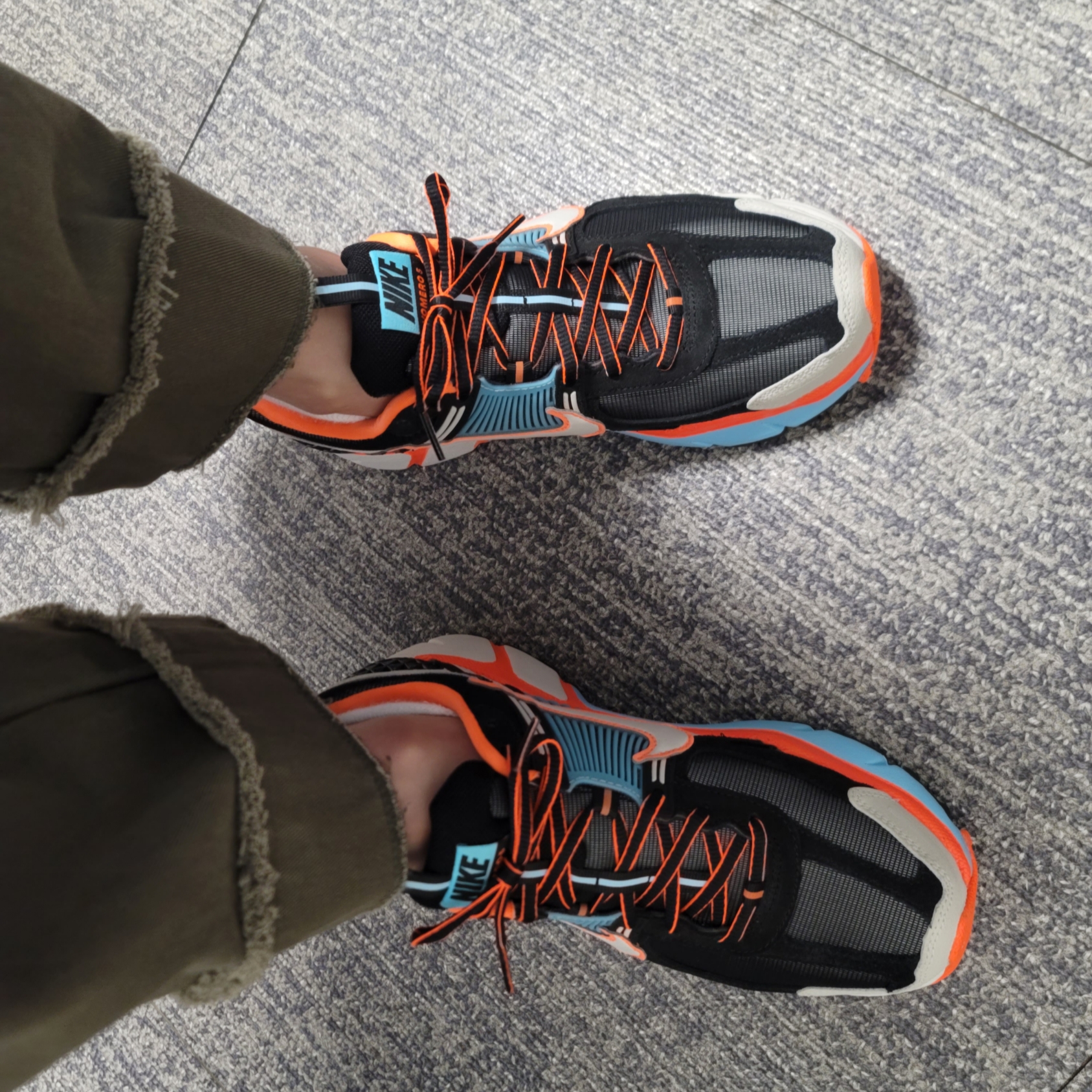 (W) Nike Zoom Vomero 5 Black Blue Gaze 착용 스타일 - 2