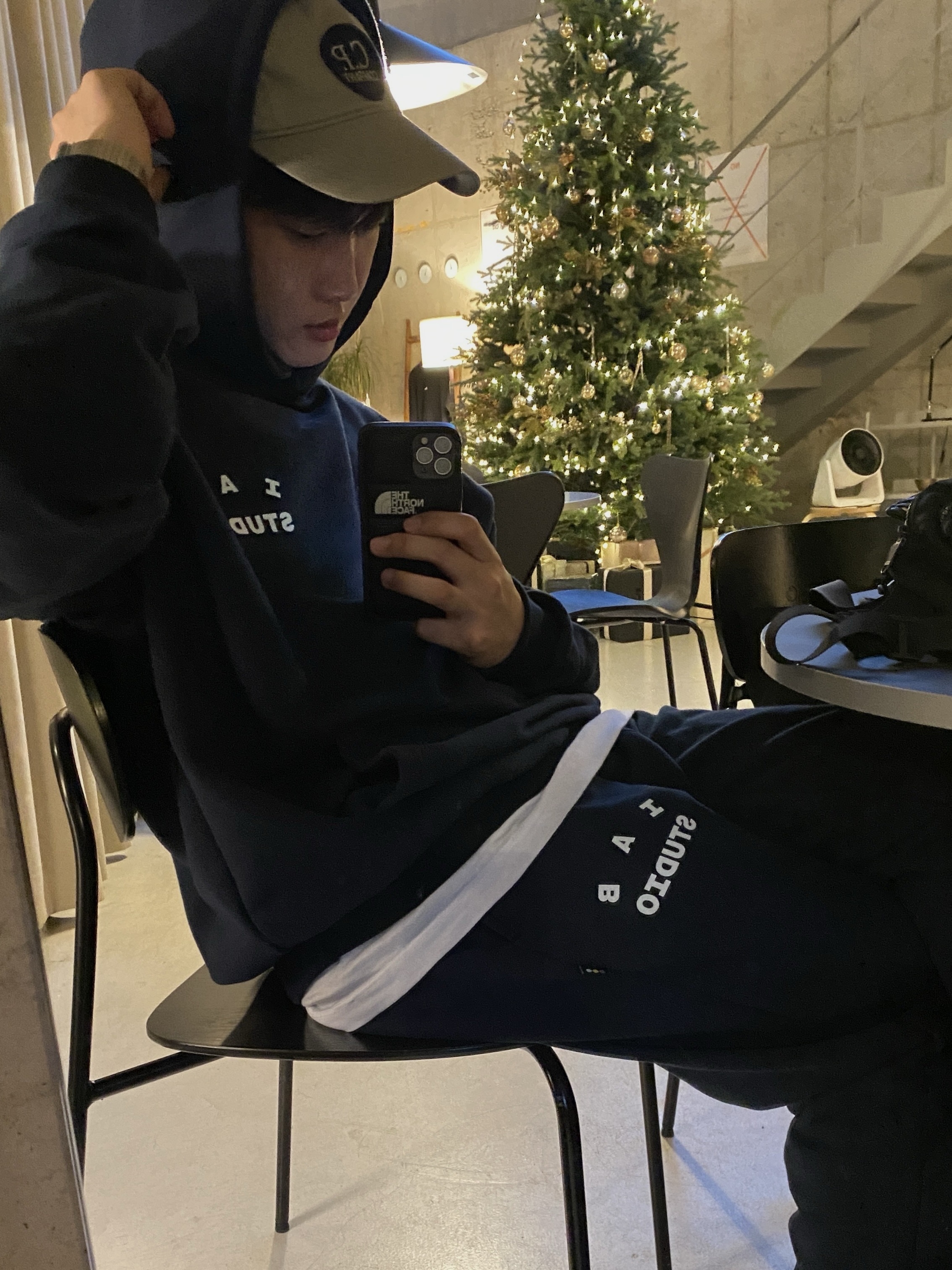 IAB Studio Hoodie Navy - 21SS, IAB Studio Sweatpants Navy - 21SS 착용 스타일 - 2