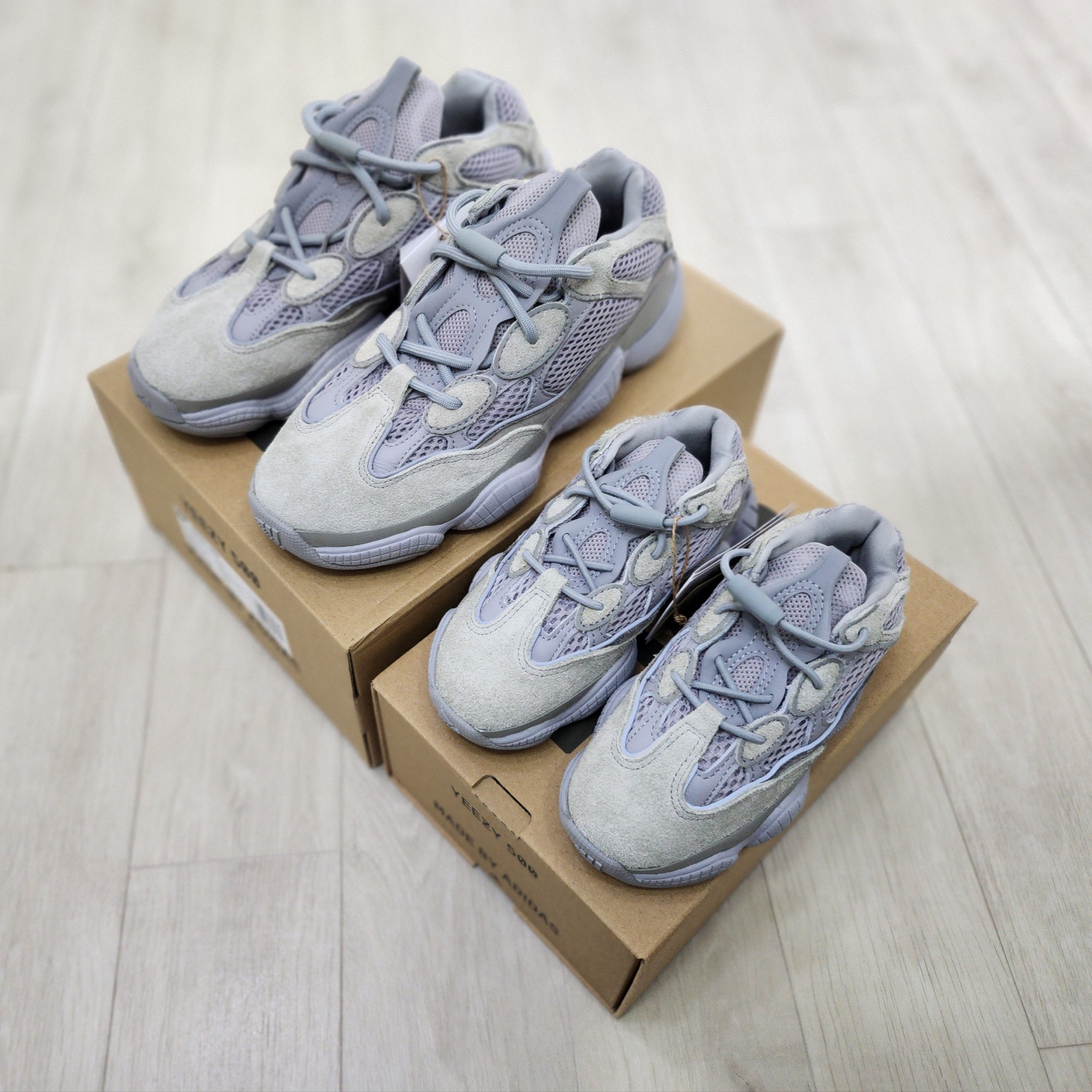 Adidas Yeezy 500 Stone Salt, (Kids) Adidas Yeezy 500 Stone Salt 착용 스타일 - 3