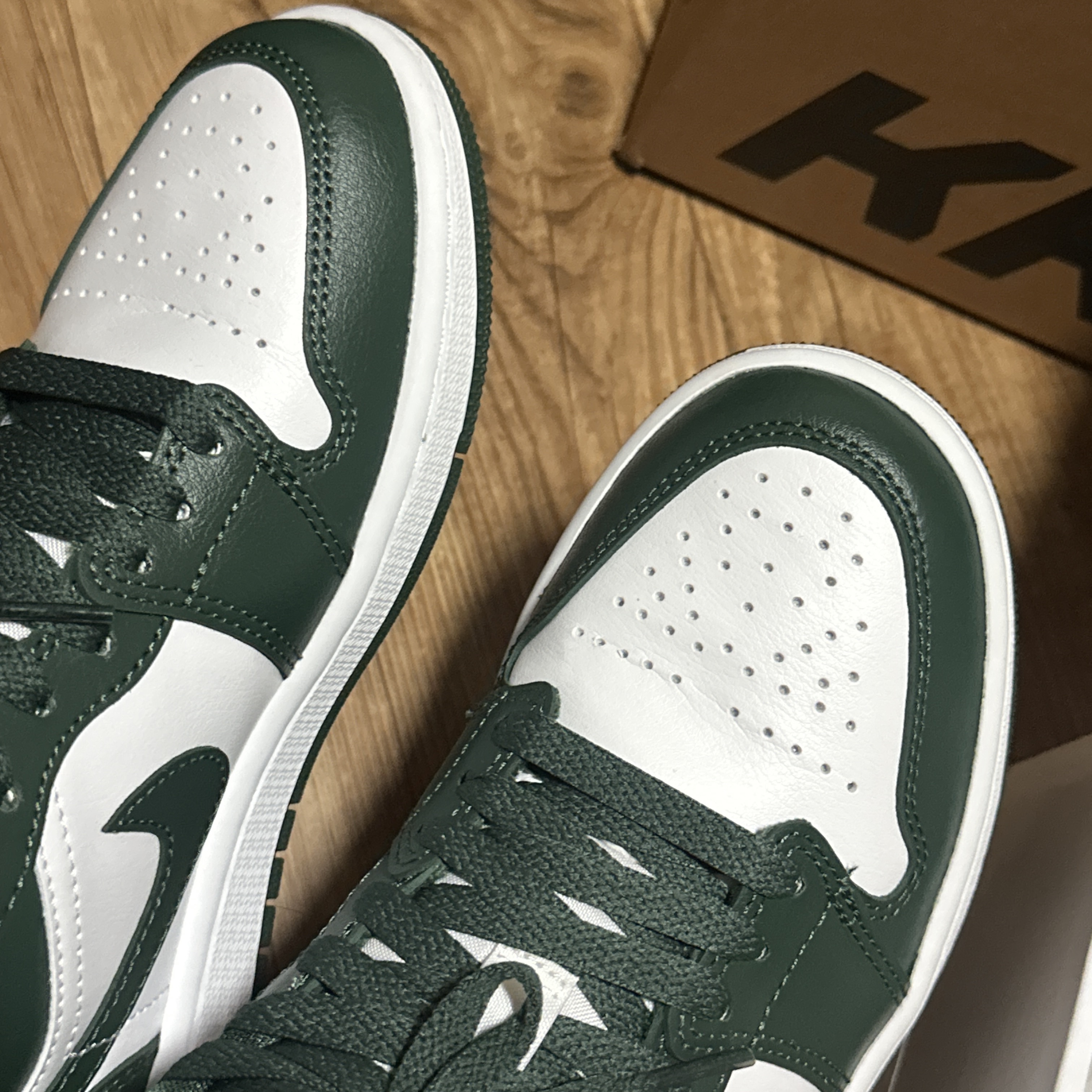(W) Jordan 1 Low White Galactic Jade 착용 스타일