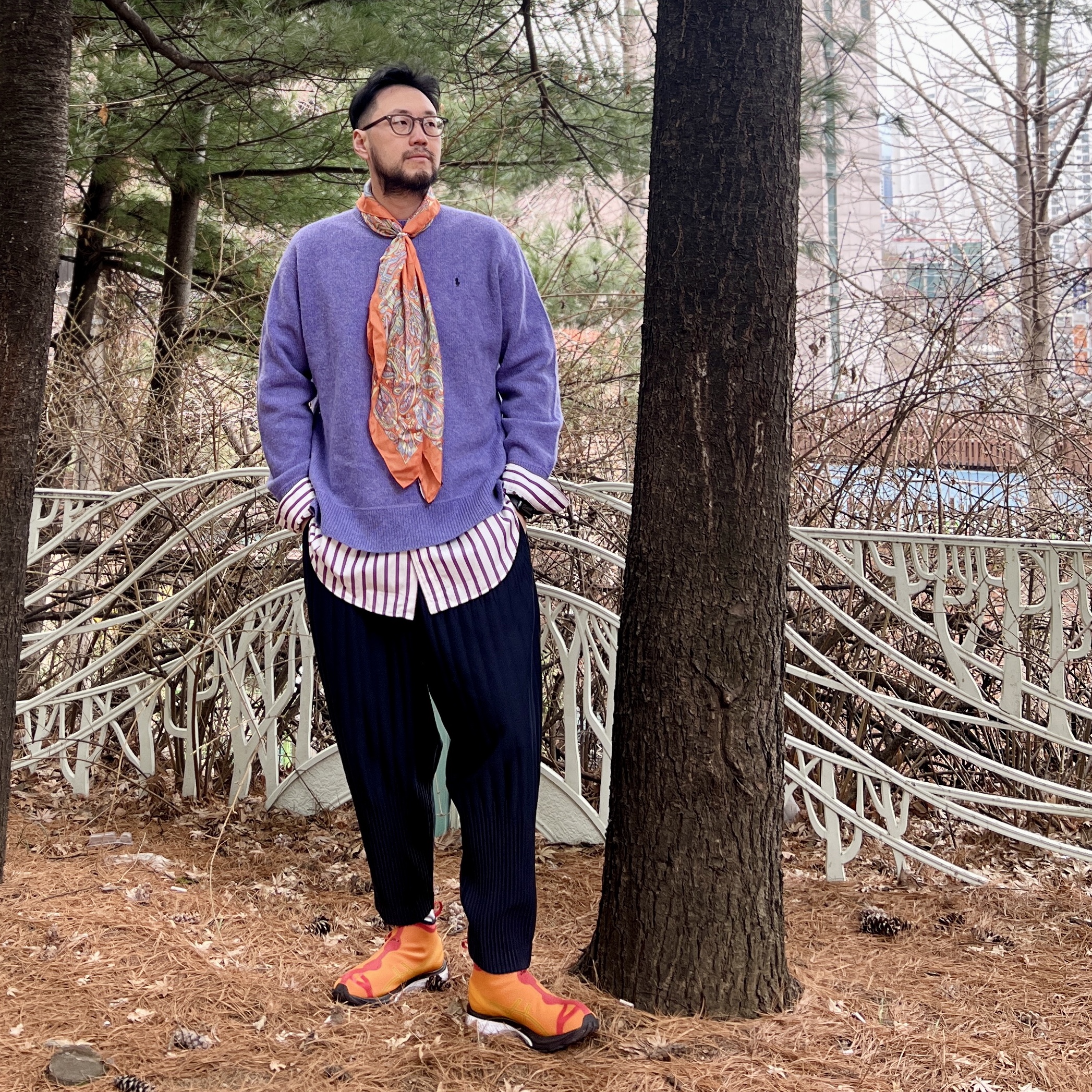 Asics x Vivienne Westwood Gel-Kayano 27 LTX Citrus, Homme Plisse Issey Miyake Basics Pants Navy 착용 스타일 - 1