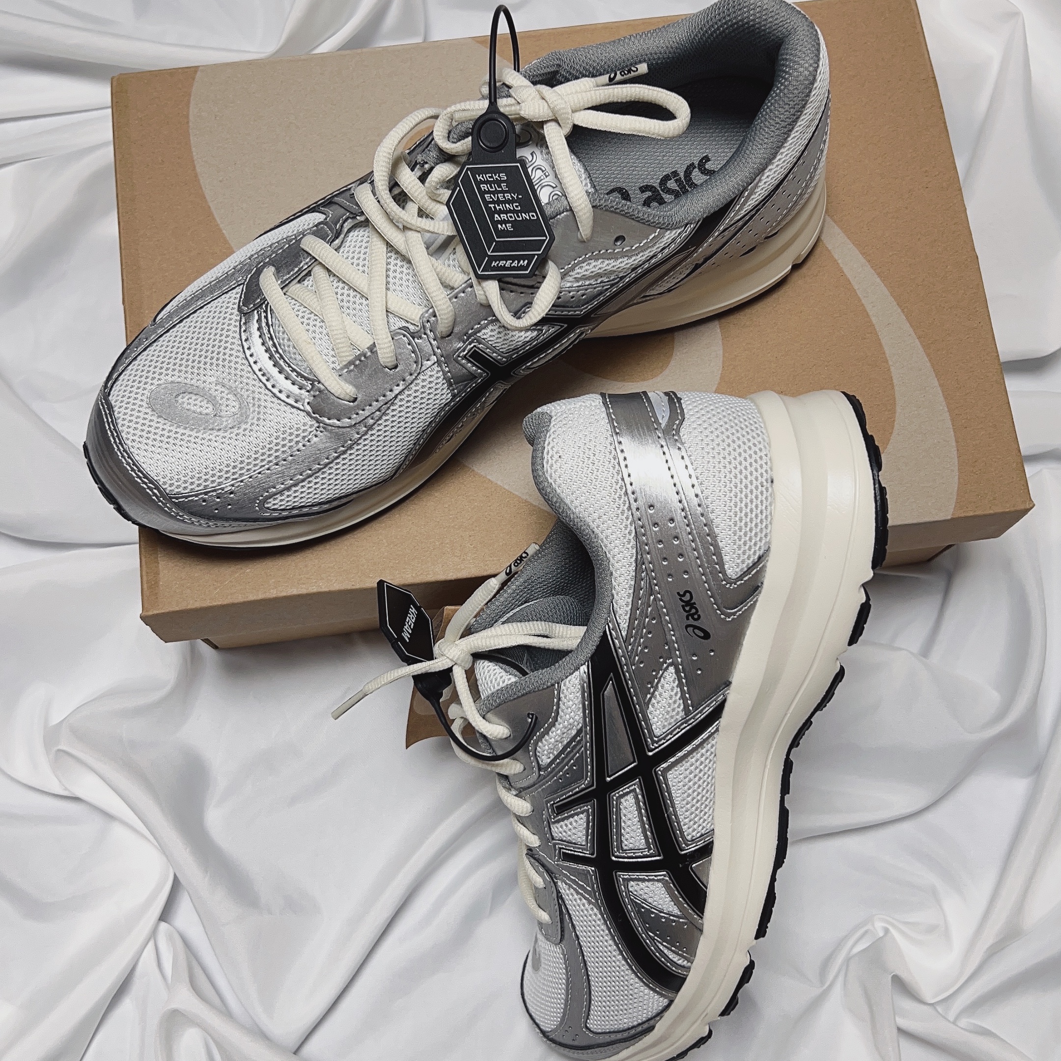 Asics Jog 100 S White Black - 2E Wide 착용 스타일 - 1
