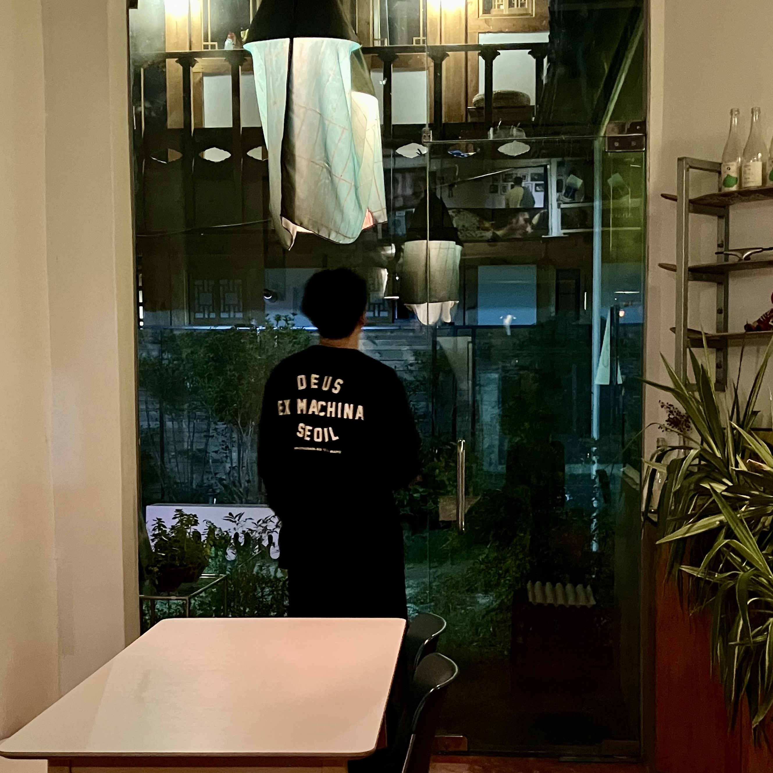 Deus Ex Machina Seoul College Long Sleeve T-Shirt Black 착용 스타일