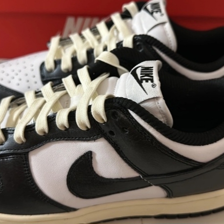 (W) Nike Dunk Low Vintage Black and White 착용 스타일 - 3