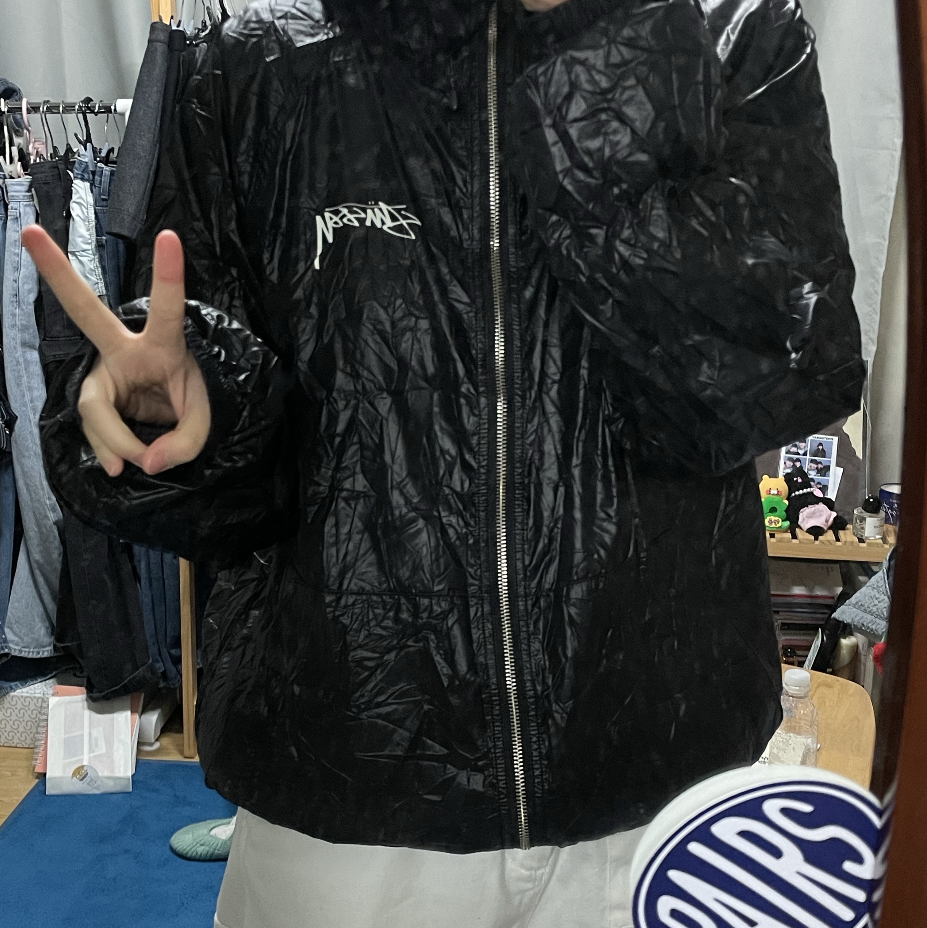 Stussy Beach Shell Wrinkled Nylon Jacket Black 착용 스타일 - 1