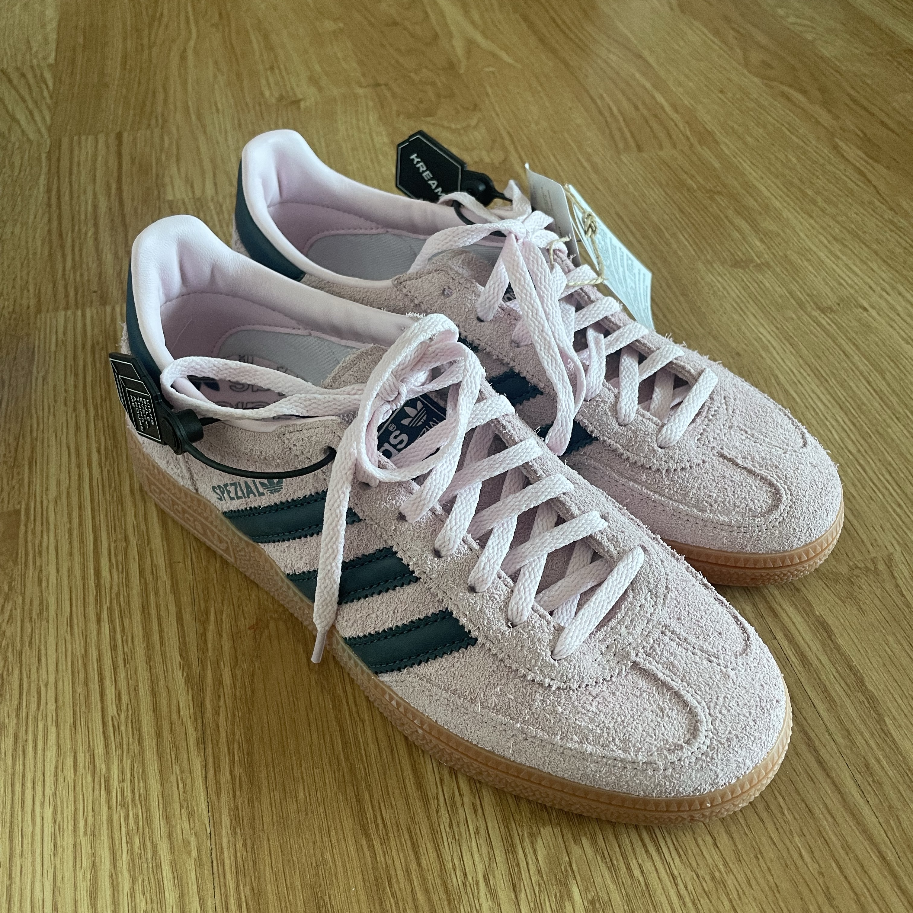 (W) Adidas Spezial Handball Clear Pink 착용 스타일 - 1