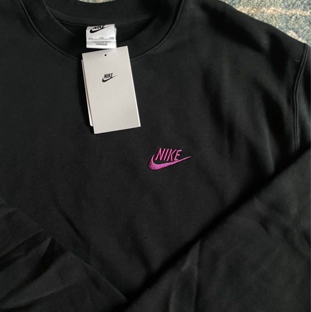Nike NSW French Terry Crew Pale Black 착용 스타일 - 2