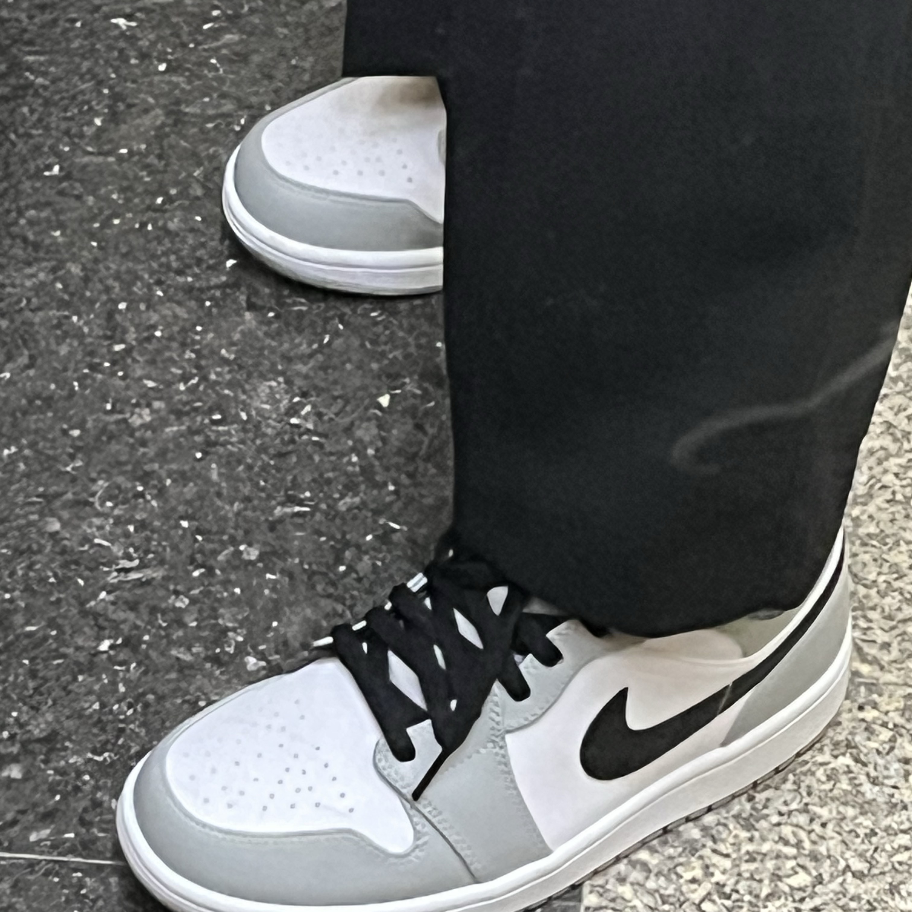 Jordan 1 Mid Light Smoke Grey 착용 스타일 - 1