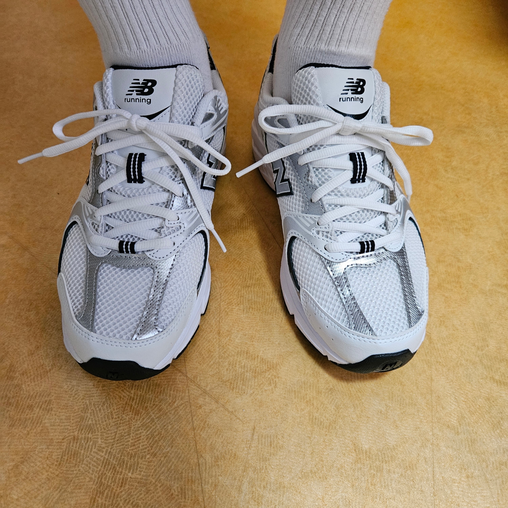 New Balance 530 White 착용 스타일