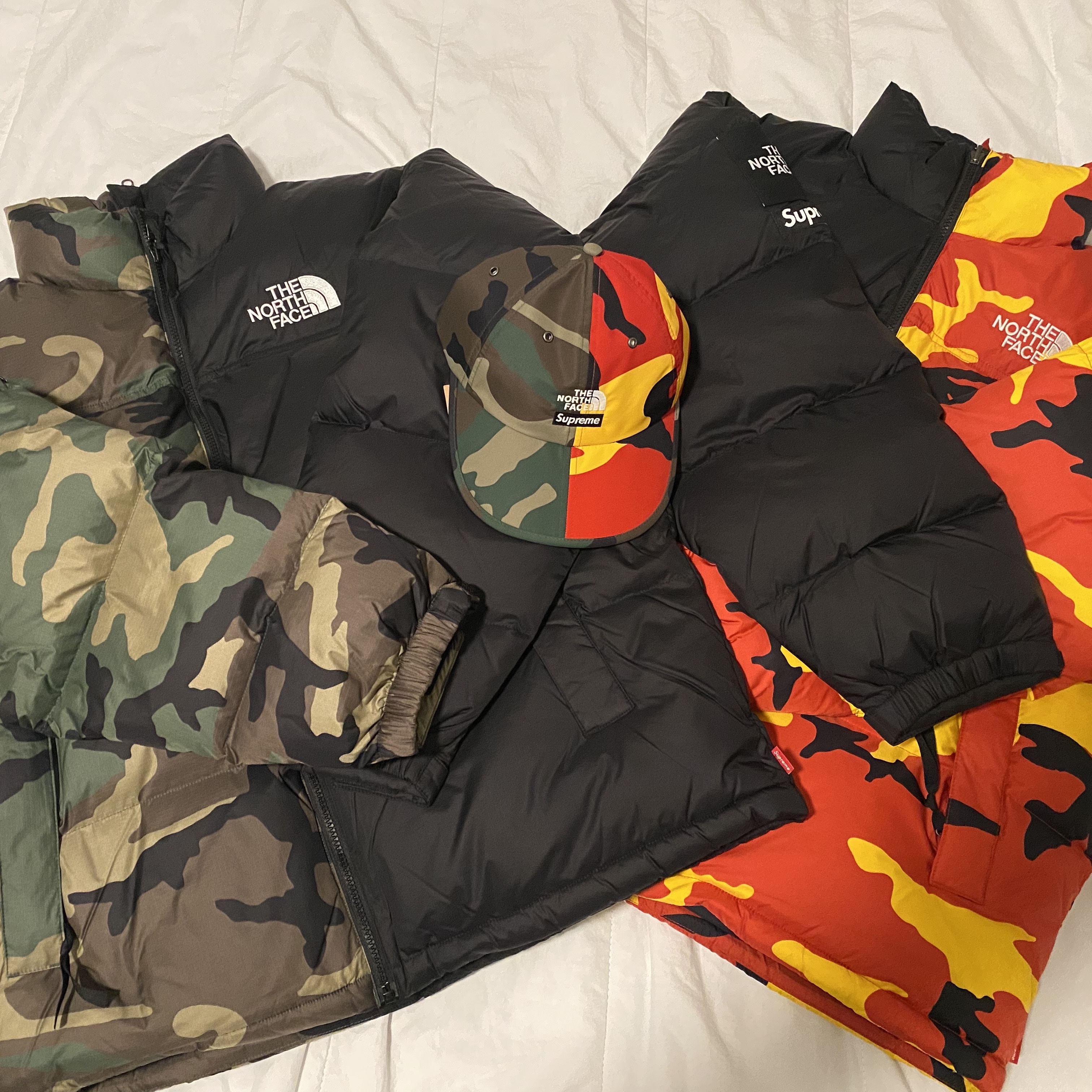 Supreme x The North Face Split Nuptse Jacket Black - 24SS, Supreme x The North Face Split Nuptse Jacket Camo - 24SS 착용 스타일 - 1