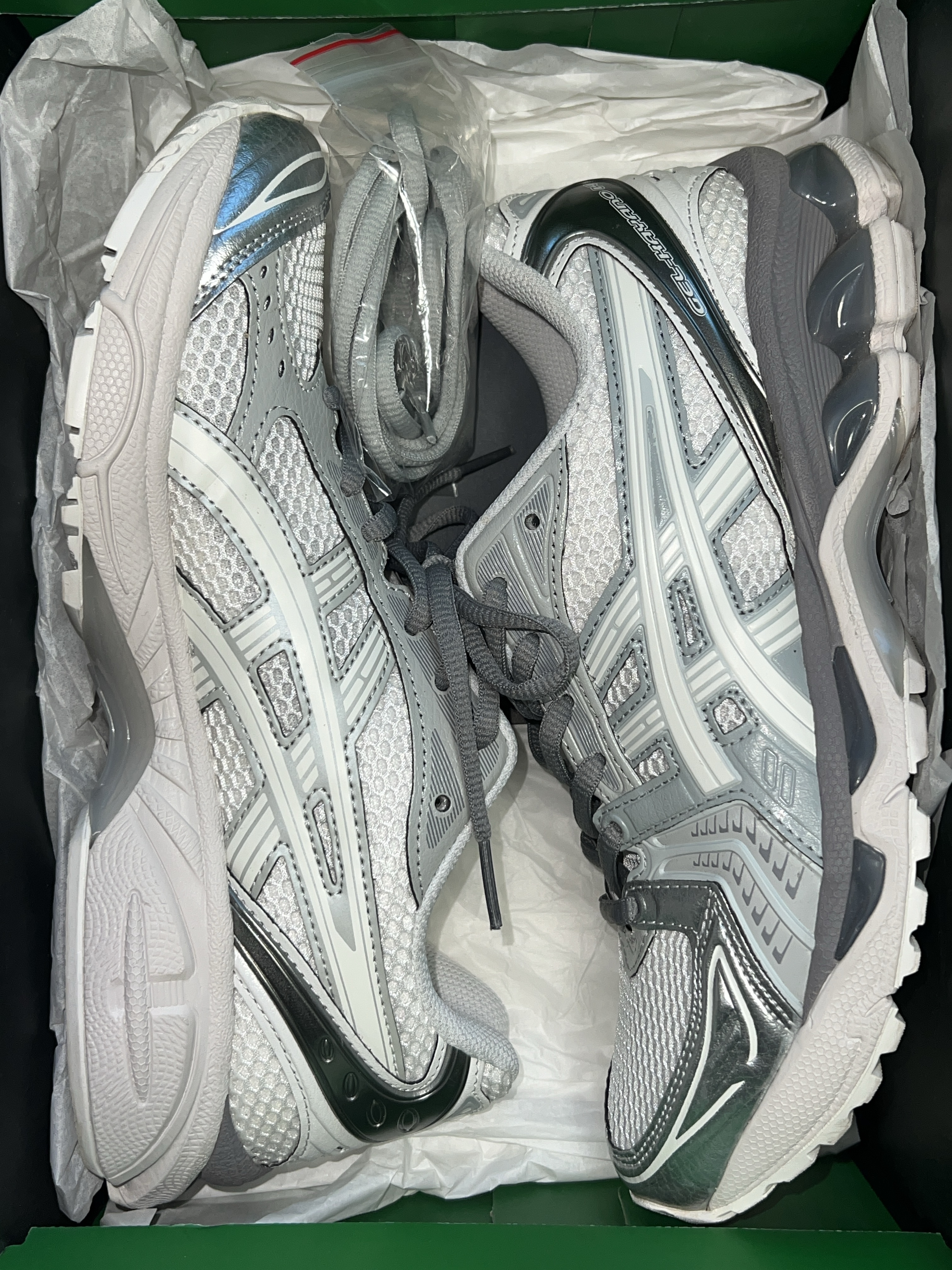 Asics x Aritzia Gel-Kayano 14 Blanc De Blanc 착용 스타일 - 2