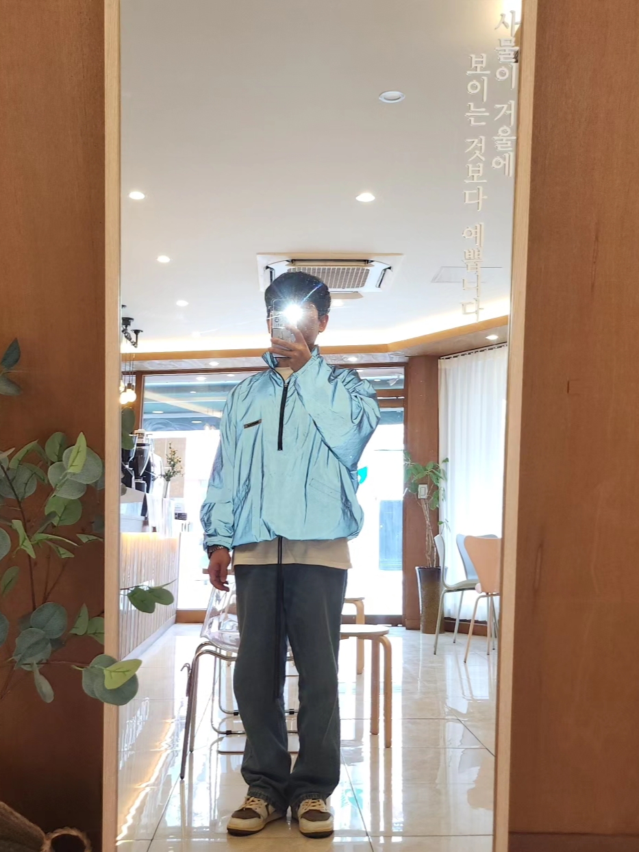 Jordan 1 x Travis Scott Retro Low OG SP Sail and Ridgerock, Essentials Track Jacket Black Reflective - 20FW 착용 스타일 - 2