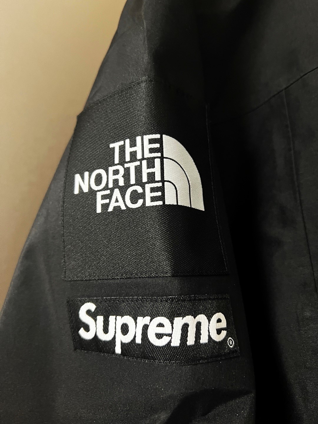 Supreme x The North Face Split Taped Seam Shell Jacket Black - 24SS 착용 스타일 - 2