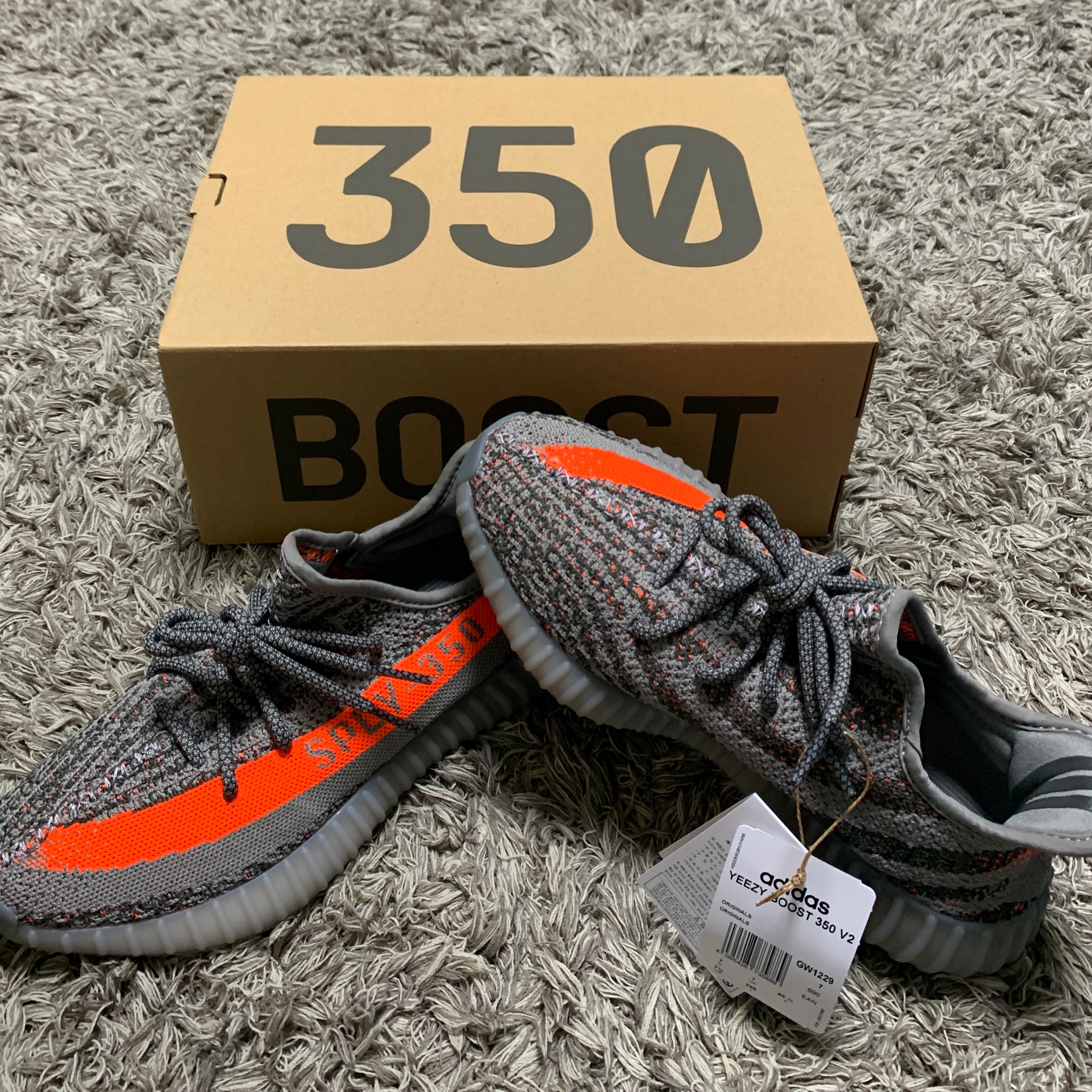 Adidas Yeezy Boost 350 V2 Beluga - Reflective 착용 스타일