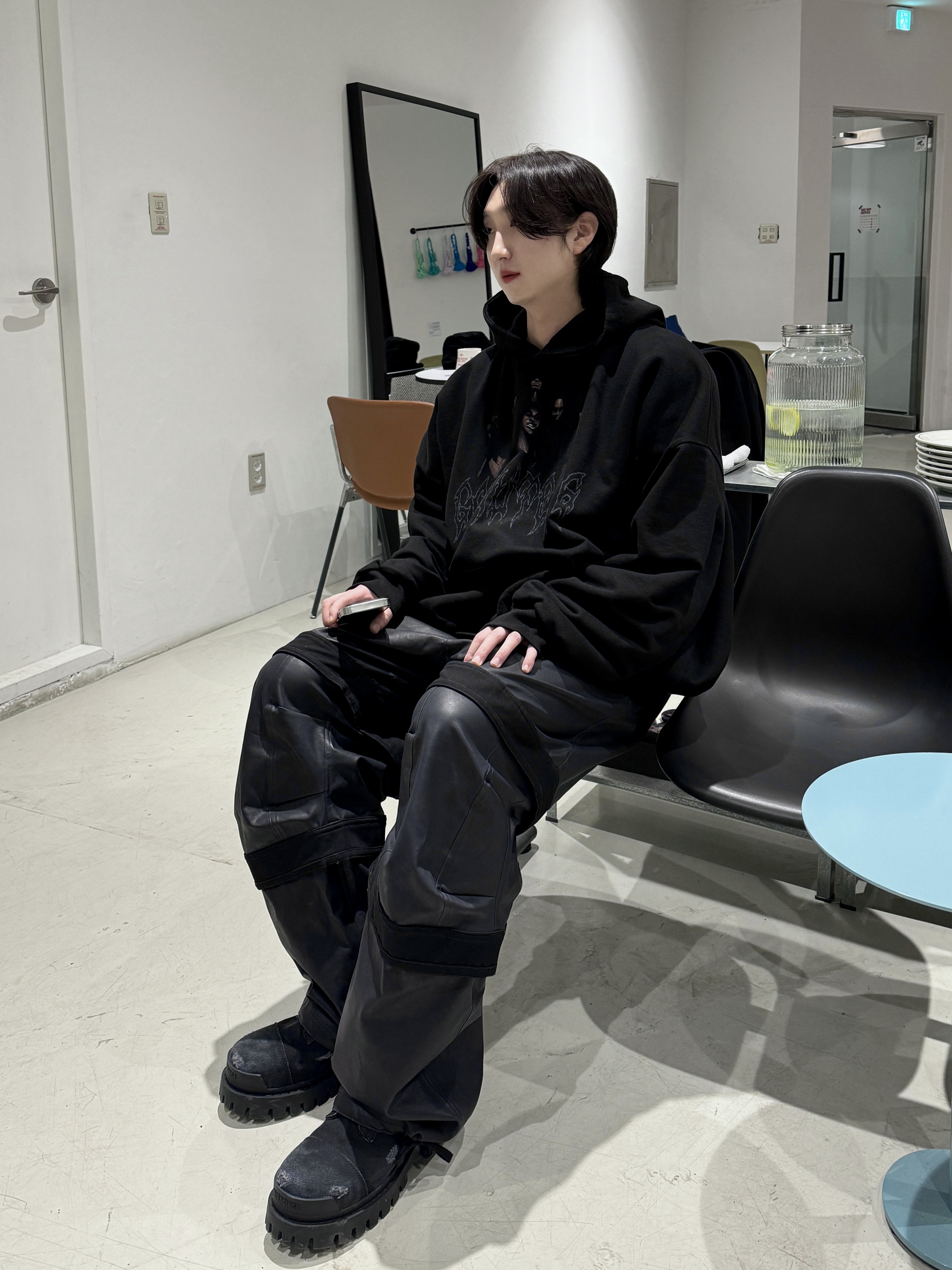 Farfromwhat Far Layered Work Pants Coated Black, Balenciaga Combat Strike 20mm Boots Black 착용 스타일 - 2