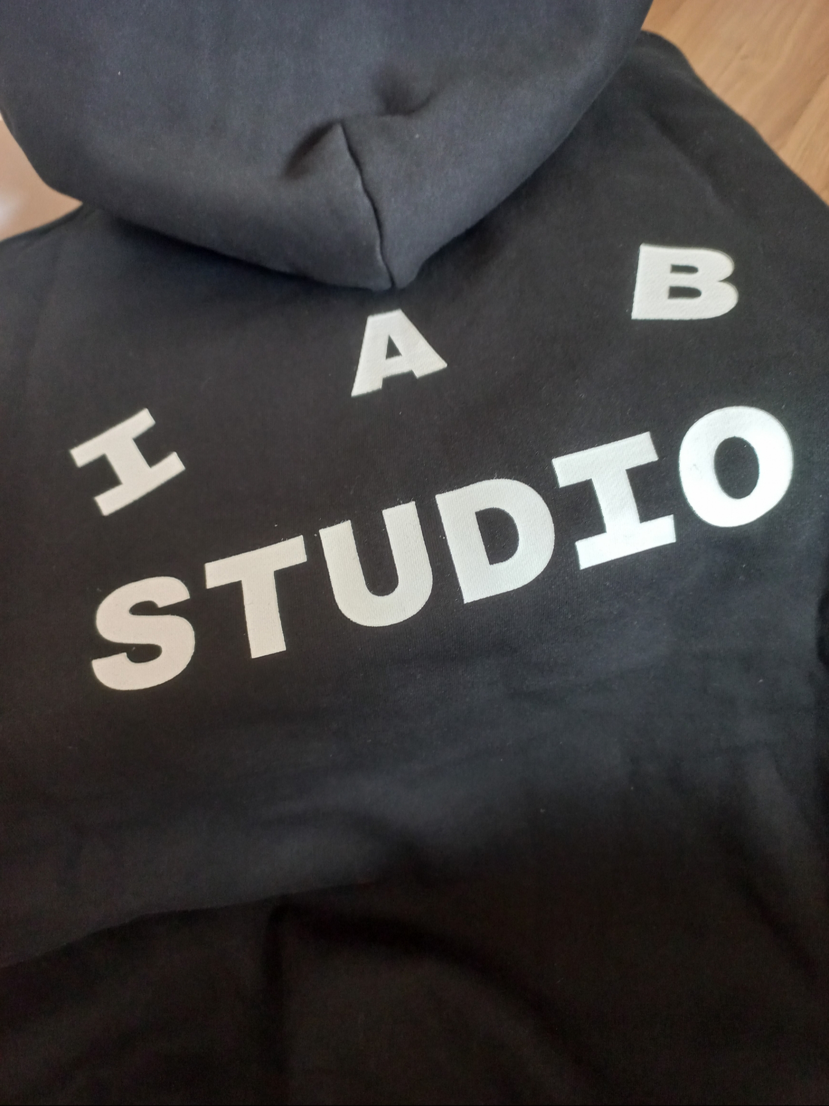 IAB Studio Hoodie Black 착용 스타일 - 1