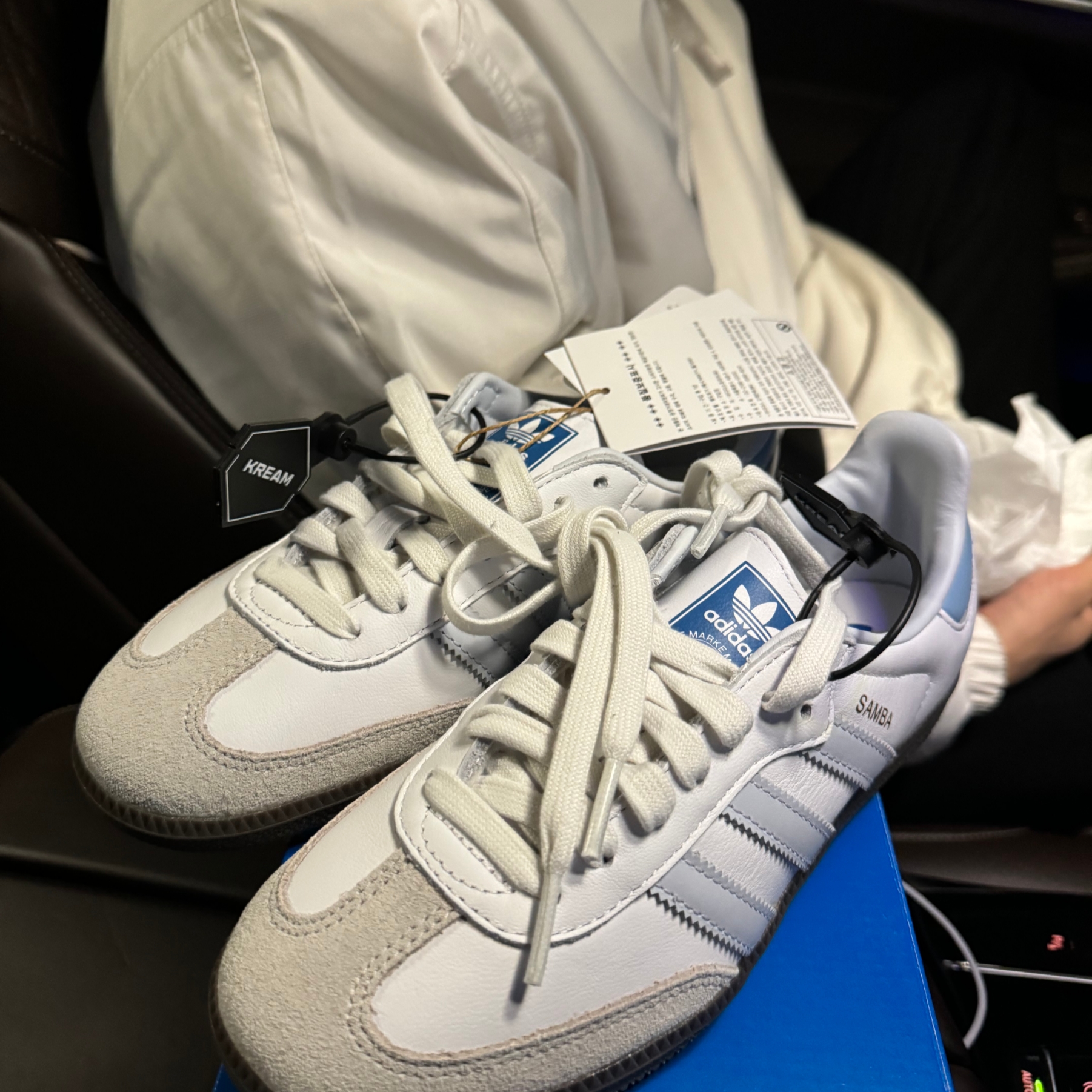 Adidas Samba OG Core White Halo Blue 착용 스타일