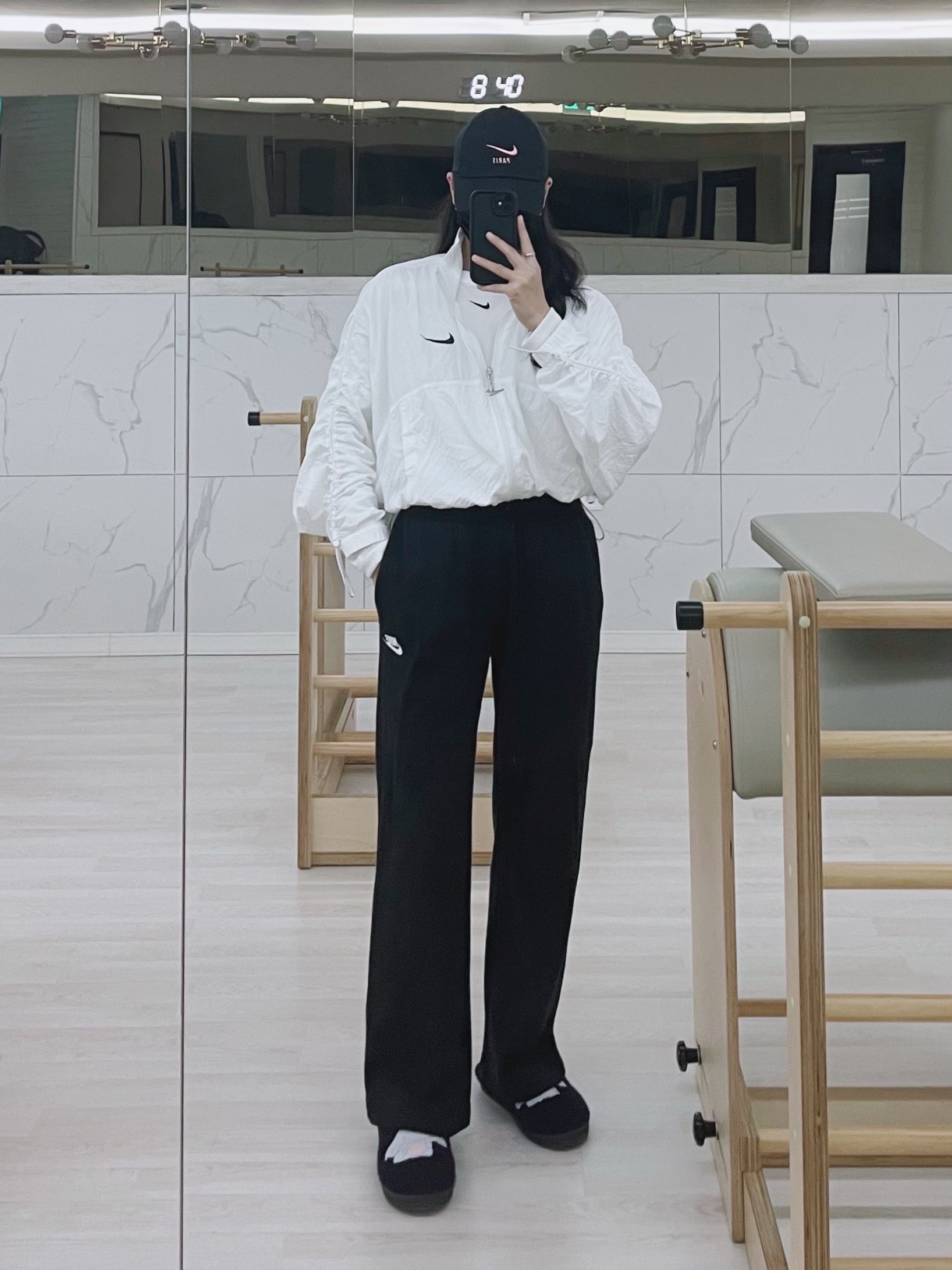 (W) Nike Club Fleece Pants Black - US/EU, (W) Nike NSW Swoosh Woven Jacket Black - US/EU 착용 스타일 - 1