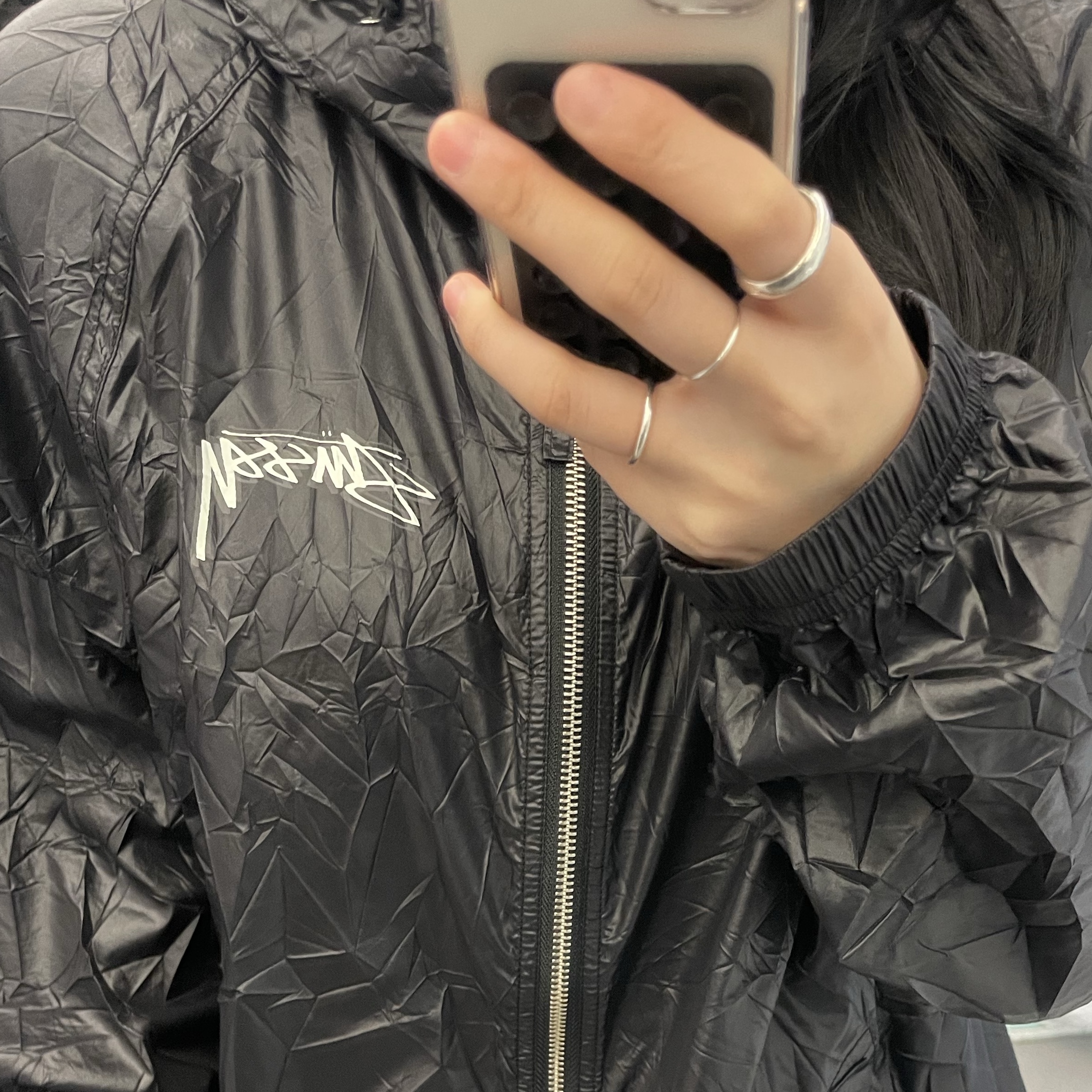 Stussy Beach Shell Wrinkled Nylon Jacket Black 착용 스타일 - 7