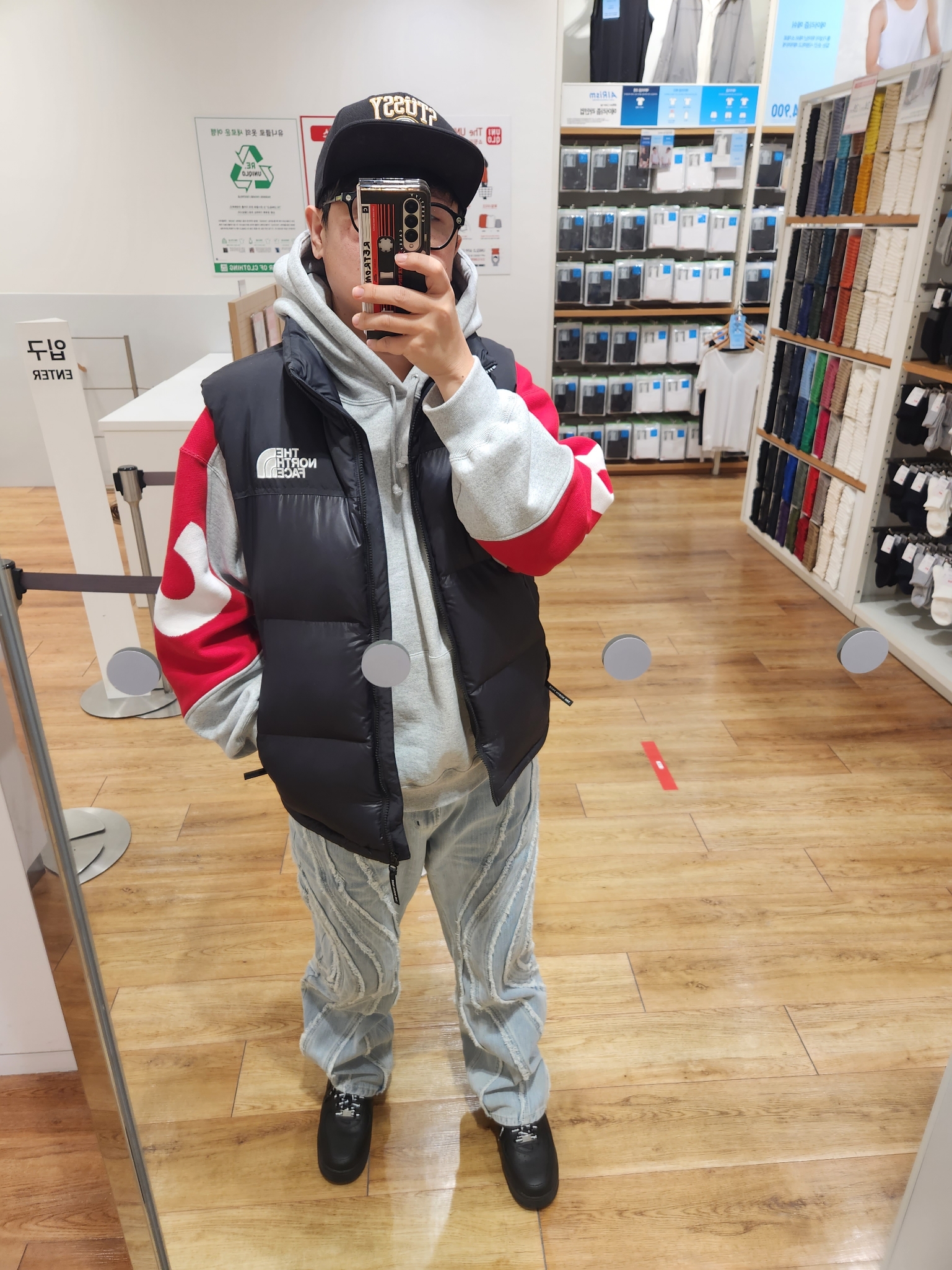 Supreme Big Logo Jacquard Hooded Sweatshirt Heather Grey - 23FW, Stussy x Goldie Metalheadz 30 Snapback Black 착용 스타일