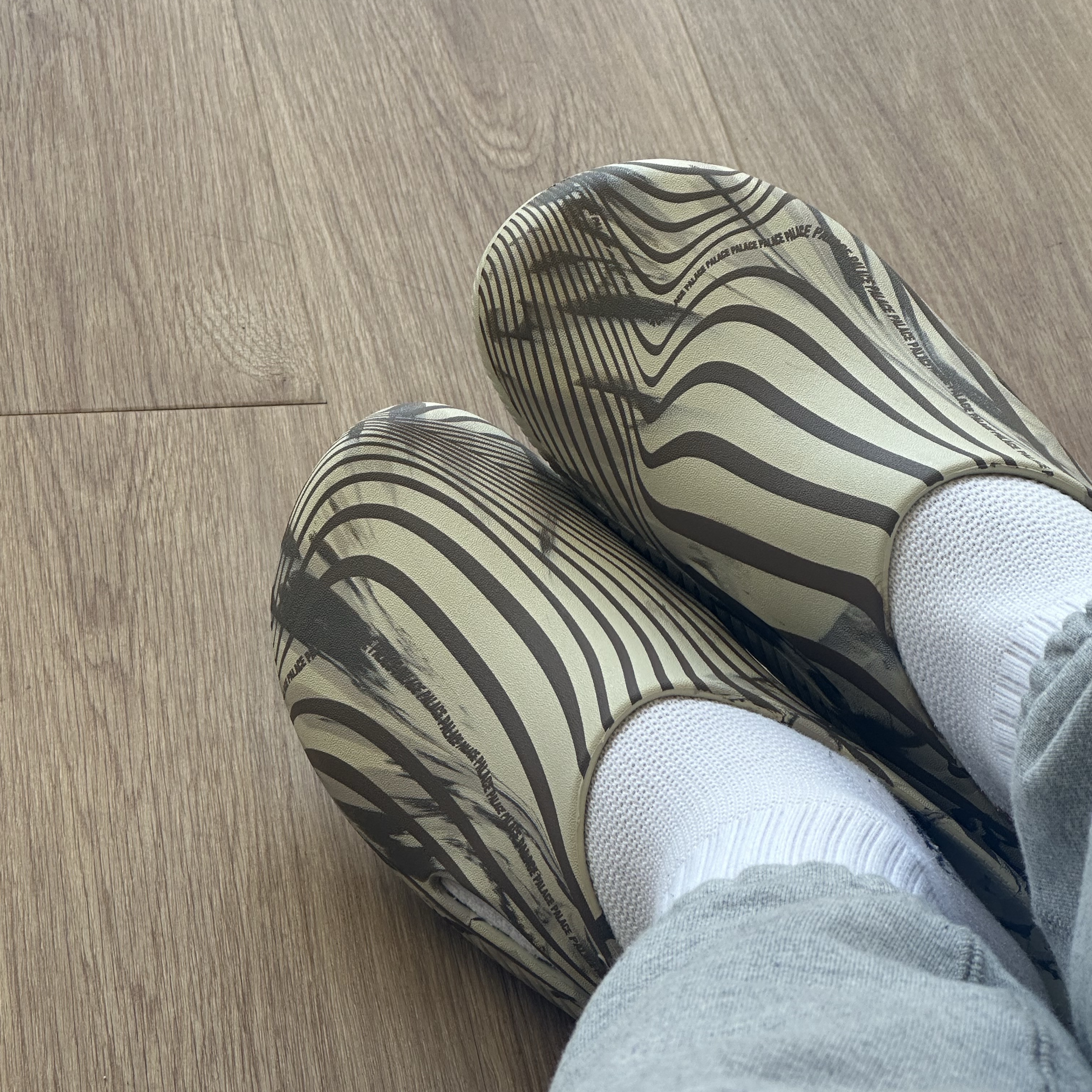Crocs x Palace Recovery Clog Bone Multi 착용 스타일
