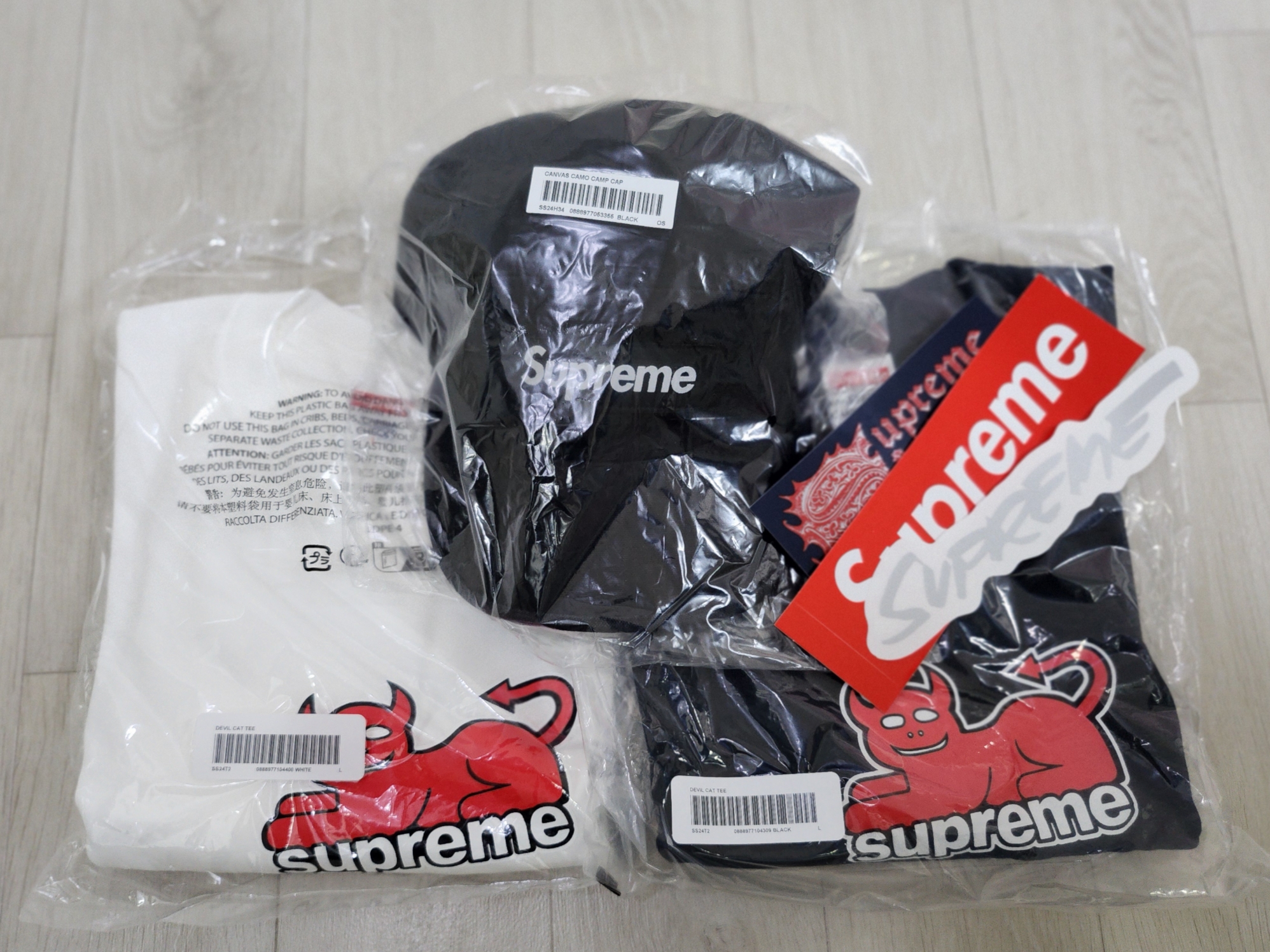 Supreme x Toy Machine Devil Cat T-Shirt Black - 24SS, Supreme x Toy Machine Devil Cat T-Shirt White - 24SS 착용 스타일