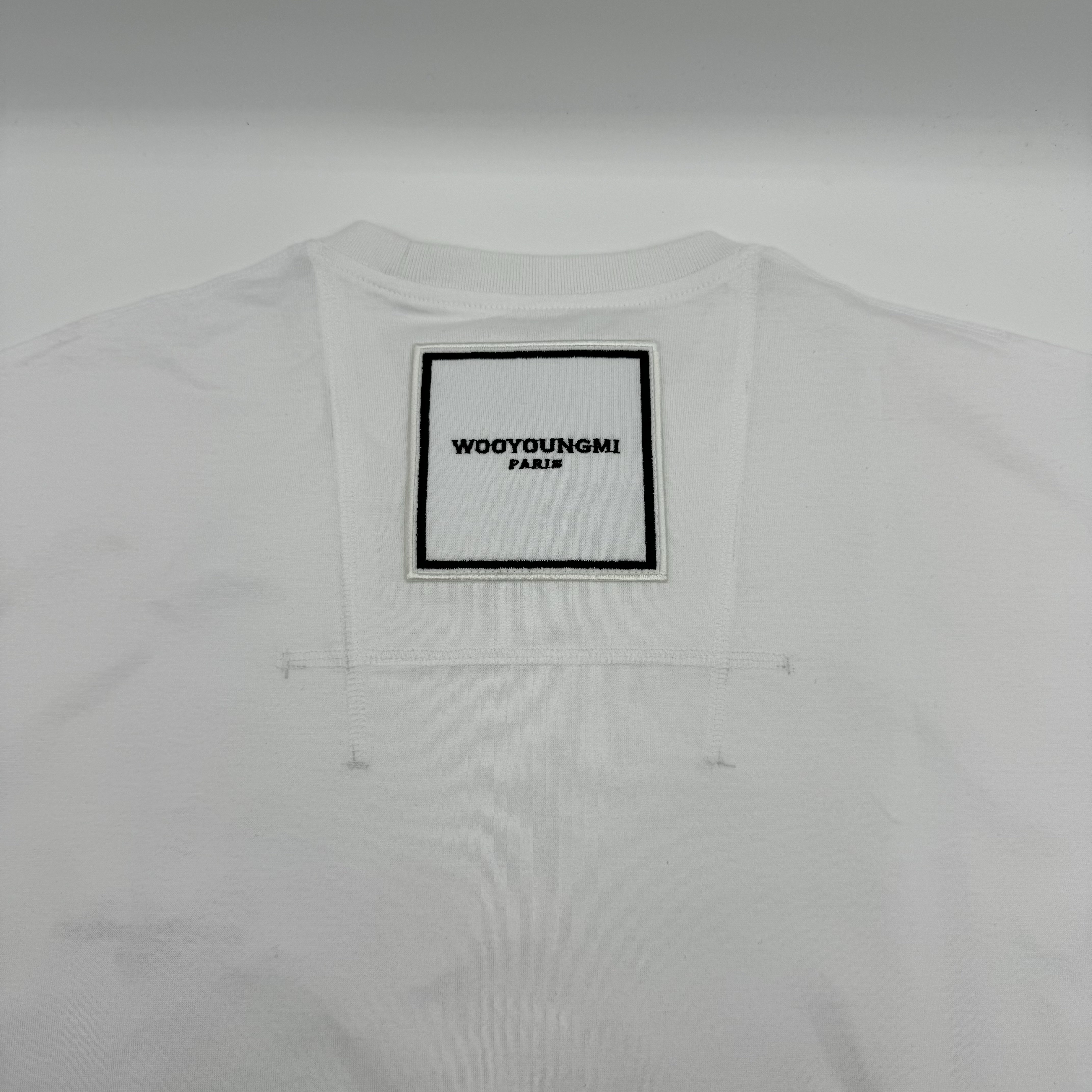 Wooyoungmi Cotton Square Label T-Shirt White - 24SS 착용 스타일 - 3