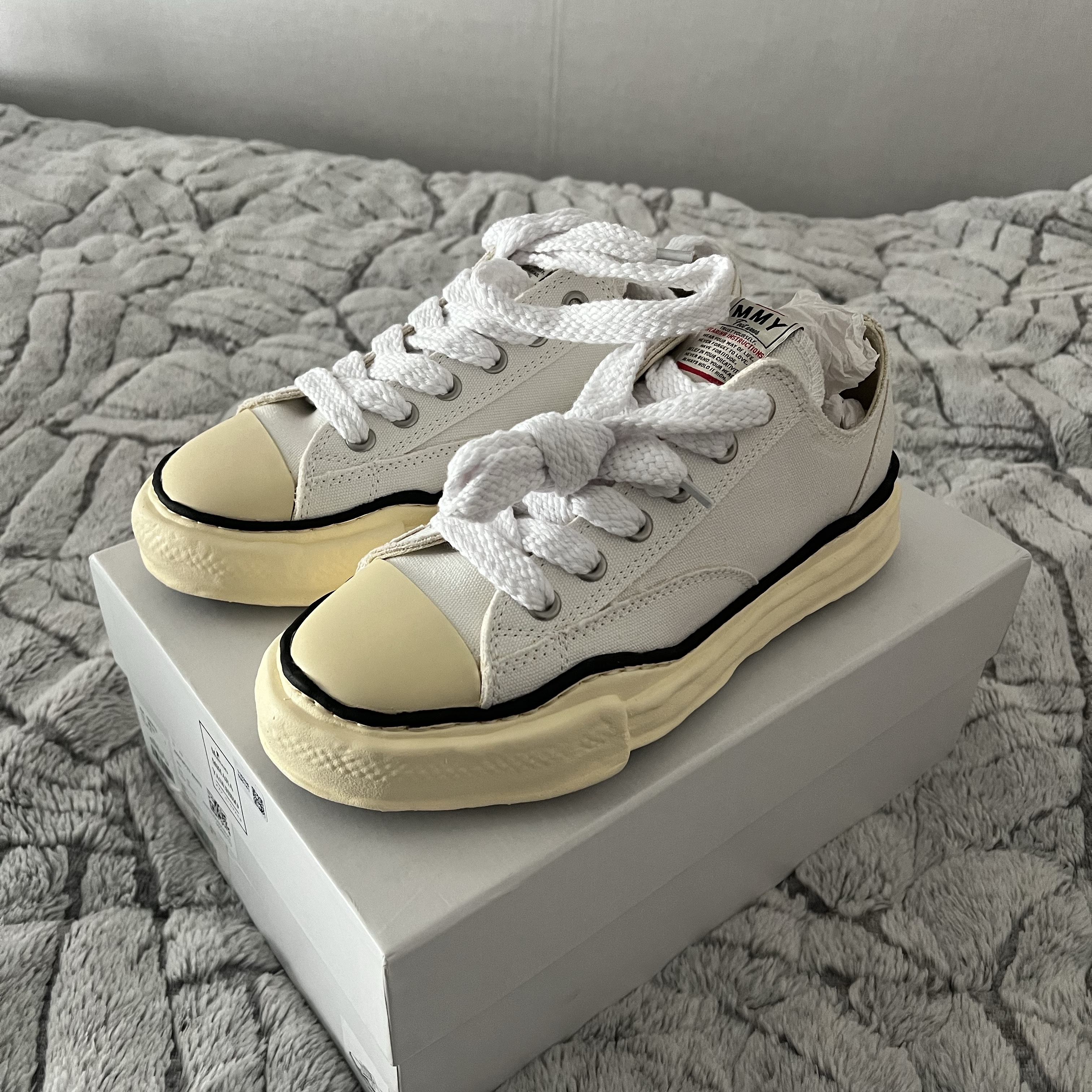 Maison Mihara Yasuhiro Peterson VL OG Sole Canvas Low-top Sneakers White, IAB Studio Socks White (5 Pack) 착용 스타일 - 2