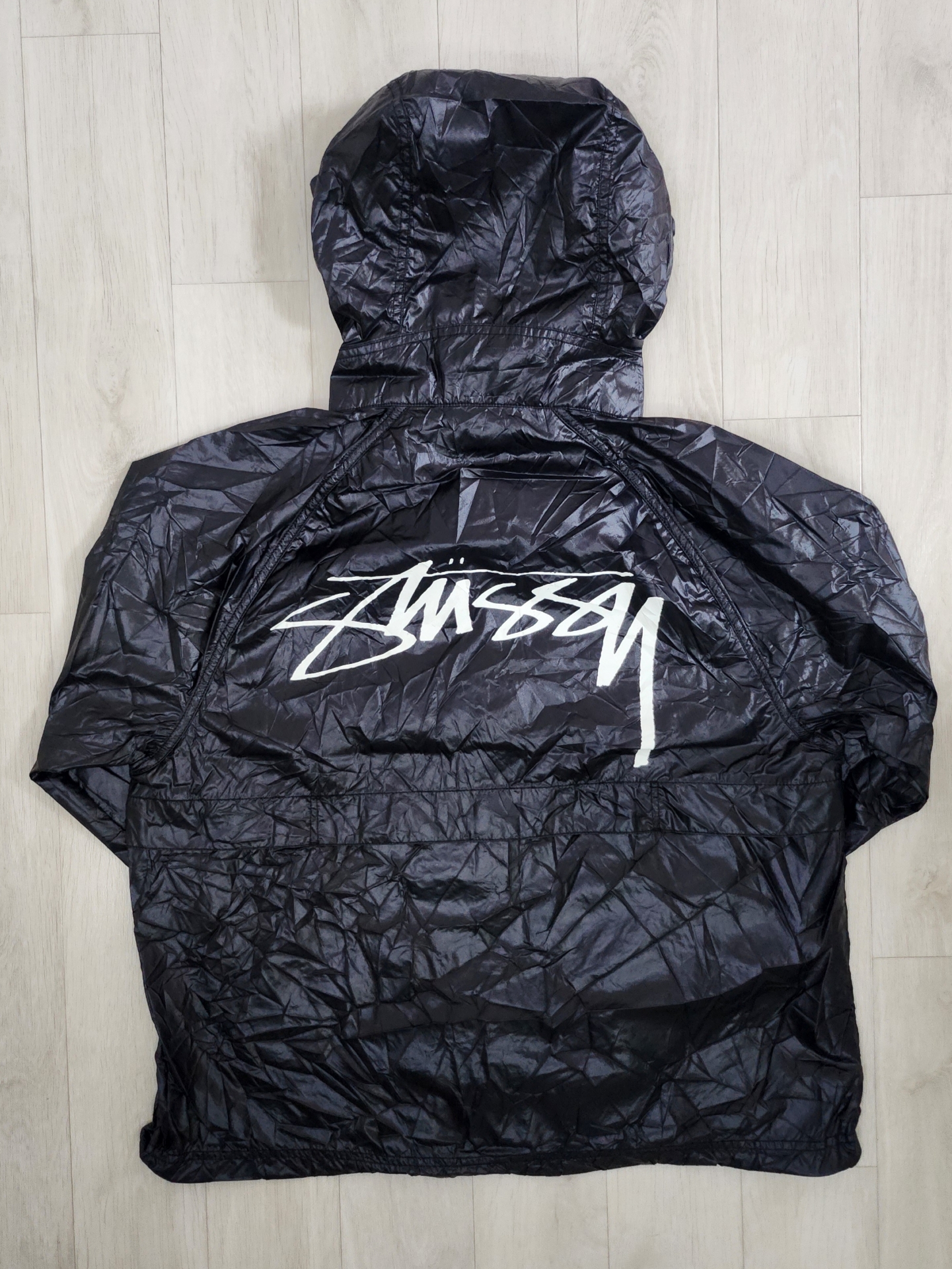 Stussy Beach Shell Wrinkled Nylon Jacket Black 착용 스타일 - 2
