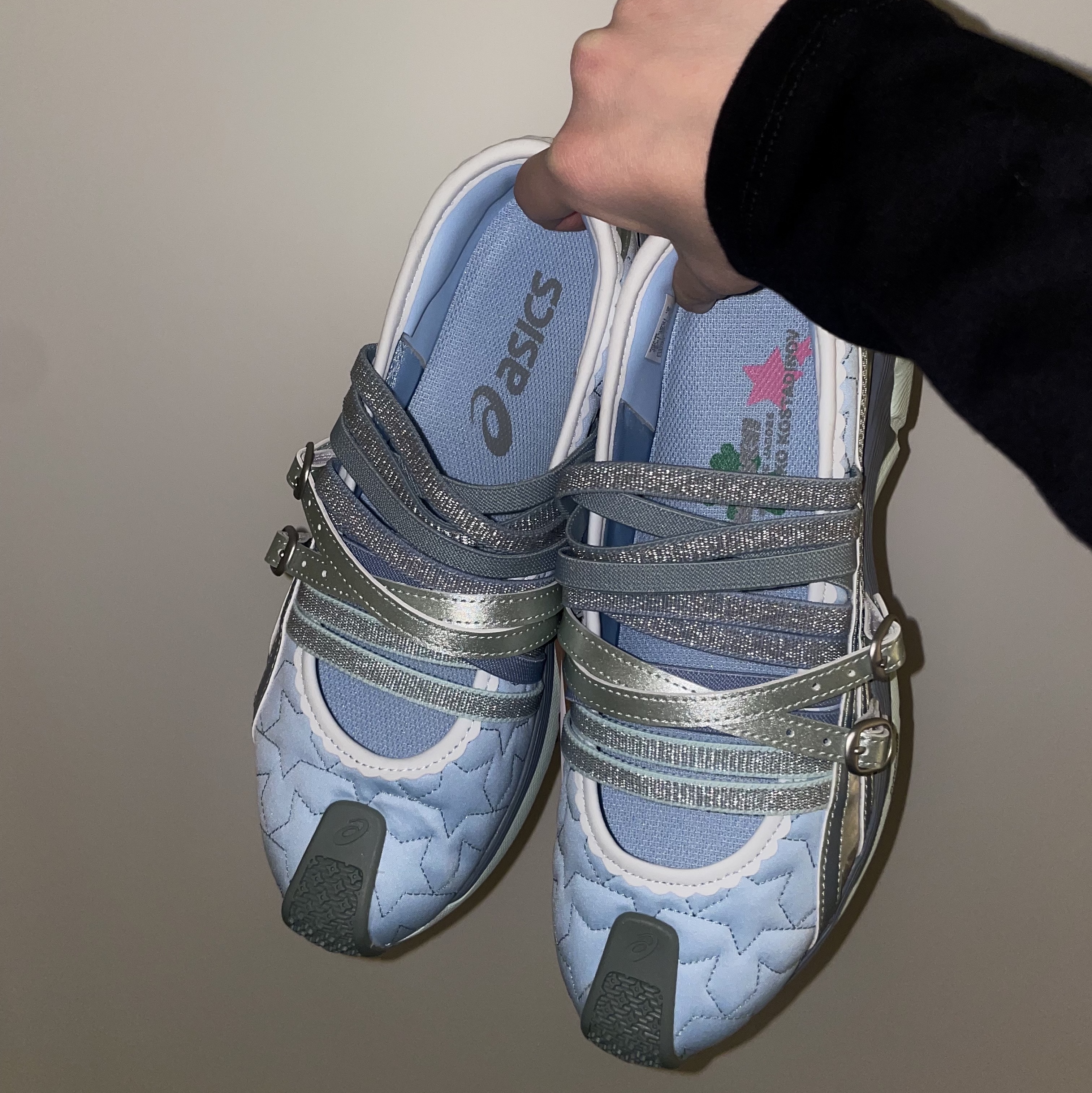 (W) Asics x Kiko Kostadinov x Heaven by Marc Jacobs Gel-Lokros Faded Denim Pale Aqua 착용 스타일 - 2