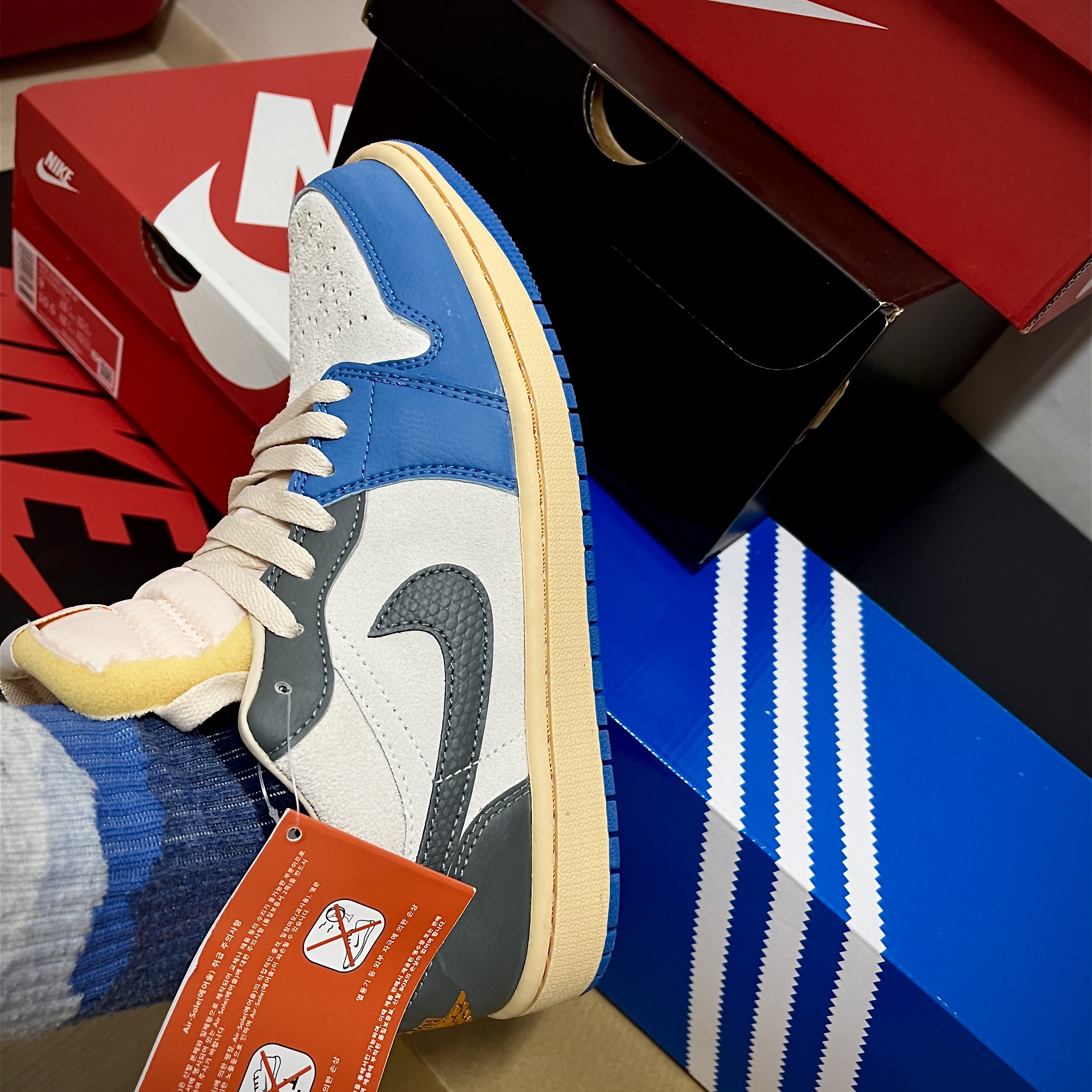 Jordan 1 Low SE Tokyo 96 착용 스타일 - 1