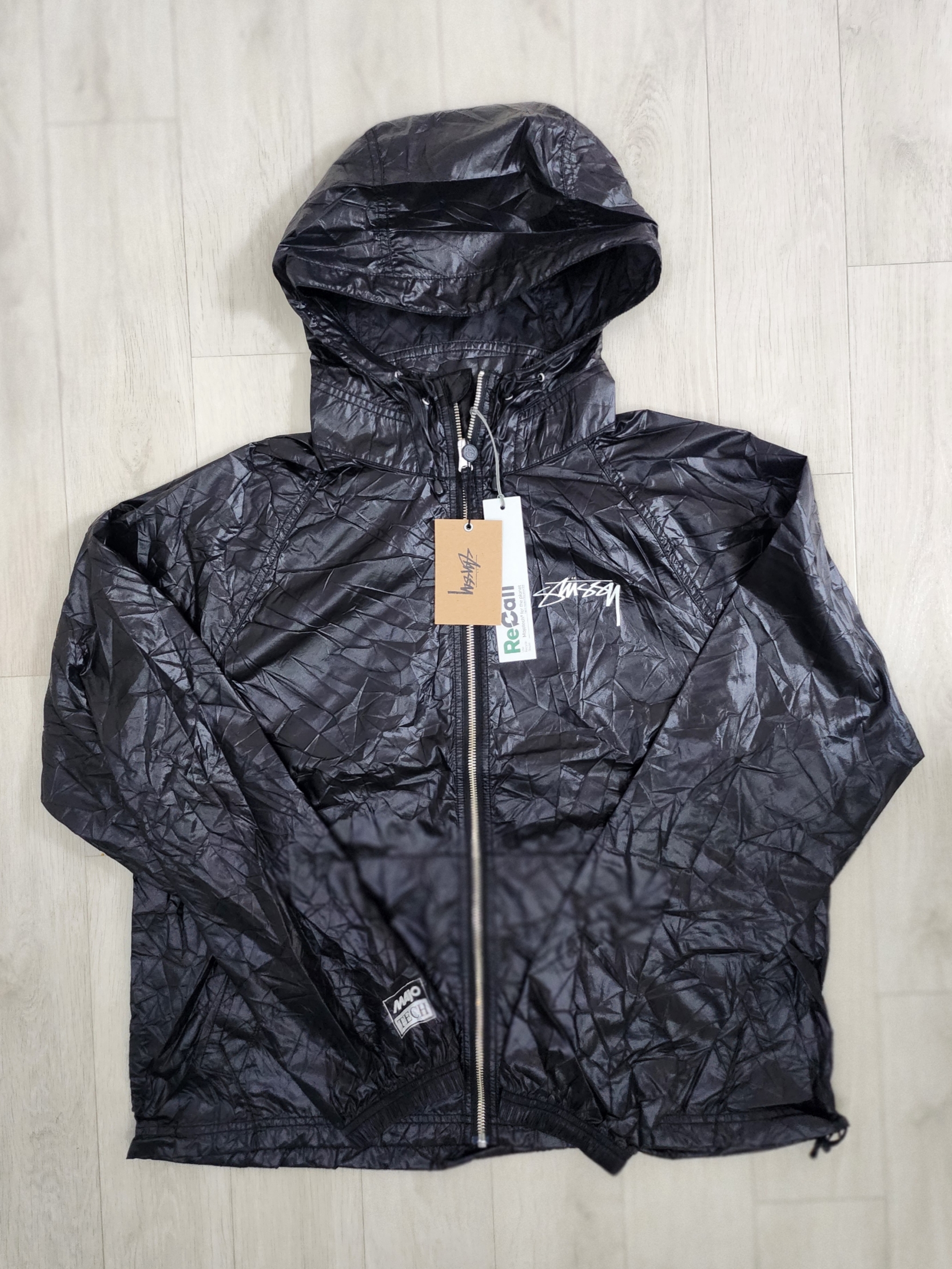 Stussy Beach Shell Wrinkled Nylon Jacket Black 착용 스타일 - 1
