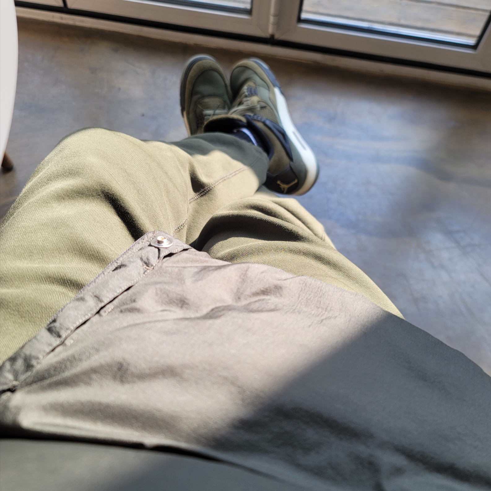 Jordan 4 Retro SE Craft Medium Olive, Nike x Billie Eilish NRG Fleece Pants Sequoia - Asia 착용 스타일