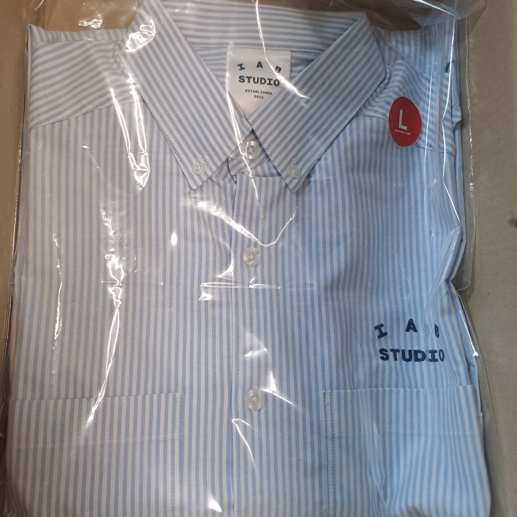 IAB Studio Worksout 20th Anniversary Work Shirt Blue Stripe 착용 스타일