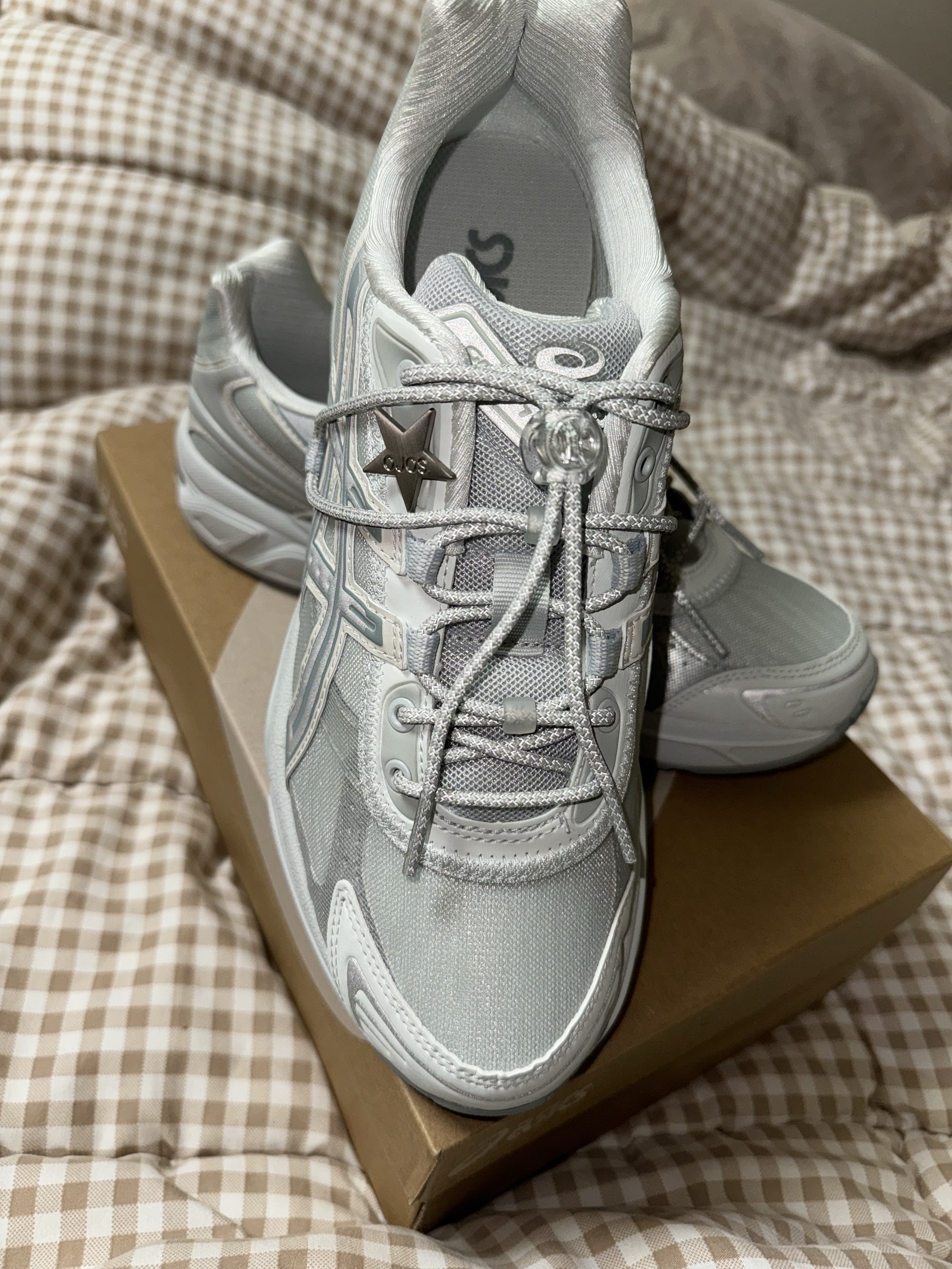 Asics x Atmos x Ojos Gel-1130 RE Glacier Grey Pure Silver 착용 스타일 - 2