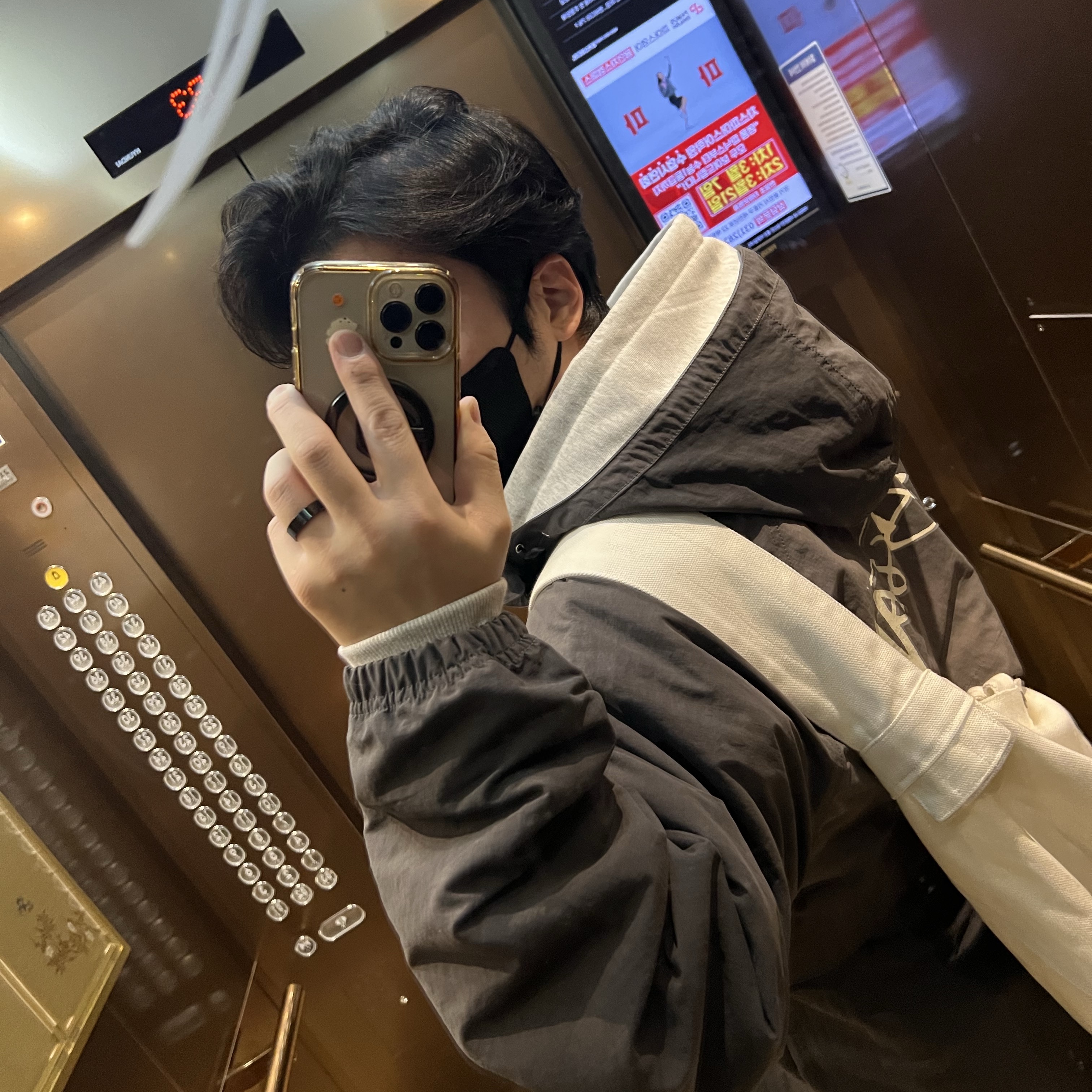 Stussy World Tour Zip Hoodie Ash Heather 2023, Stussy Wave Dye Beach Shell Jacket Black 착용 스타일