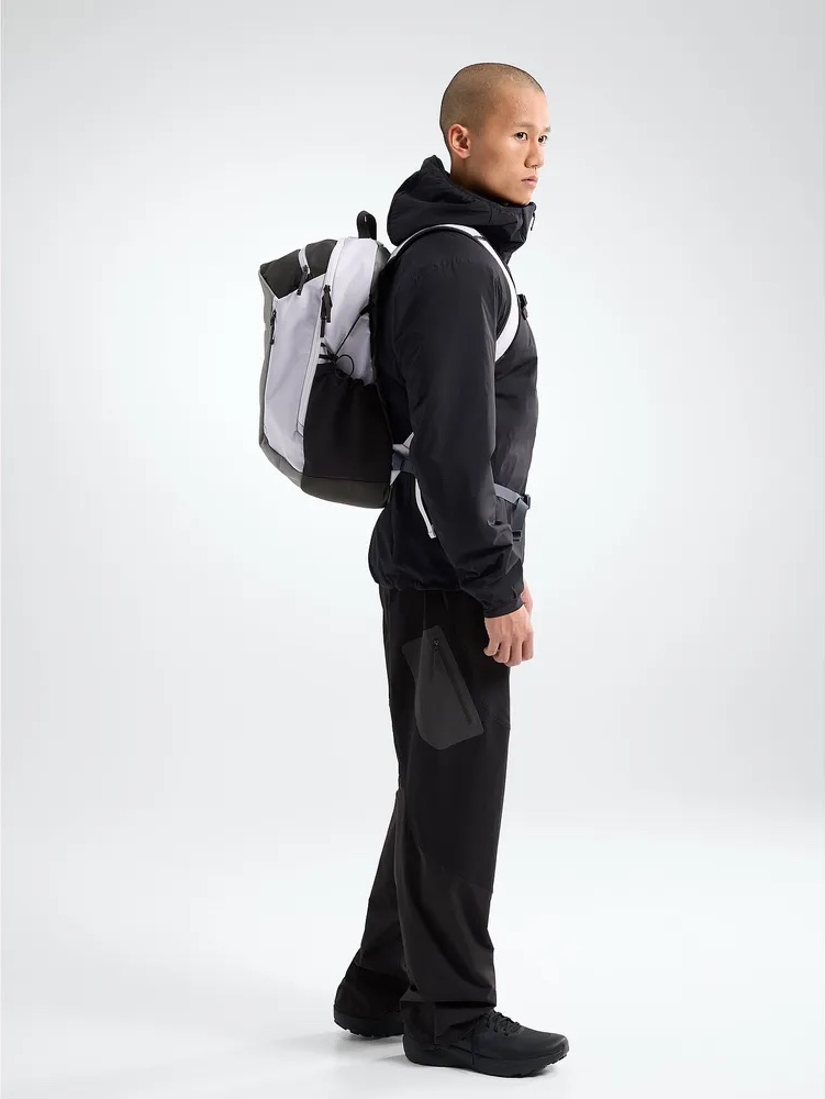 Arc'teryx x Beams Mantis 26 Backpack Tranquil 착용 스타일 - 2