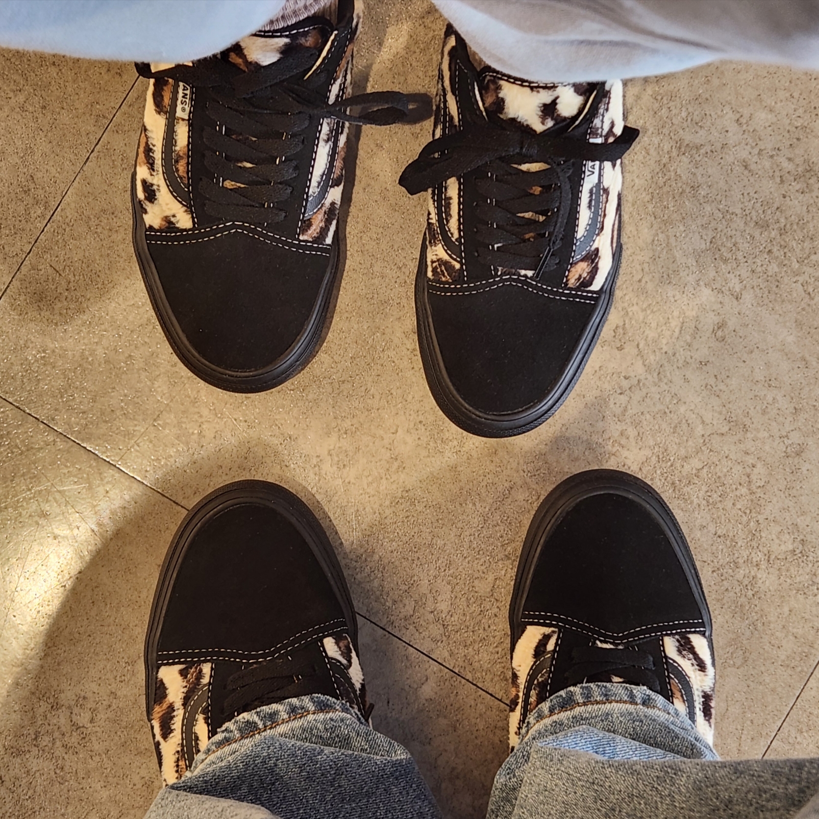 Vans x Supreme Leopard Old Skool Black 착용 스타일