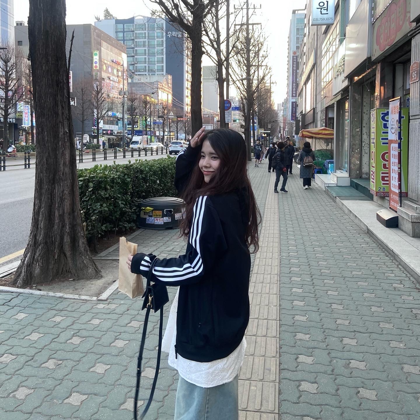 Adidas Adicolor Classics Firebird Track Top Black - KR Sizing, Jacquemus Le Chiquito Signature Leather Mini Handbag Black 착용 스타일 - 1
