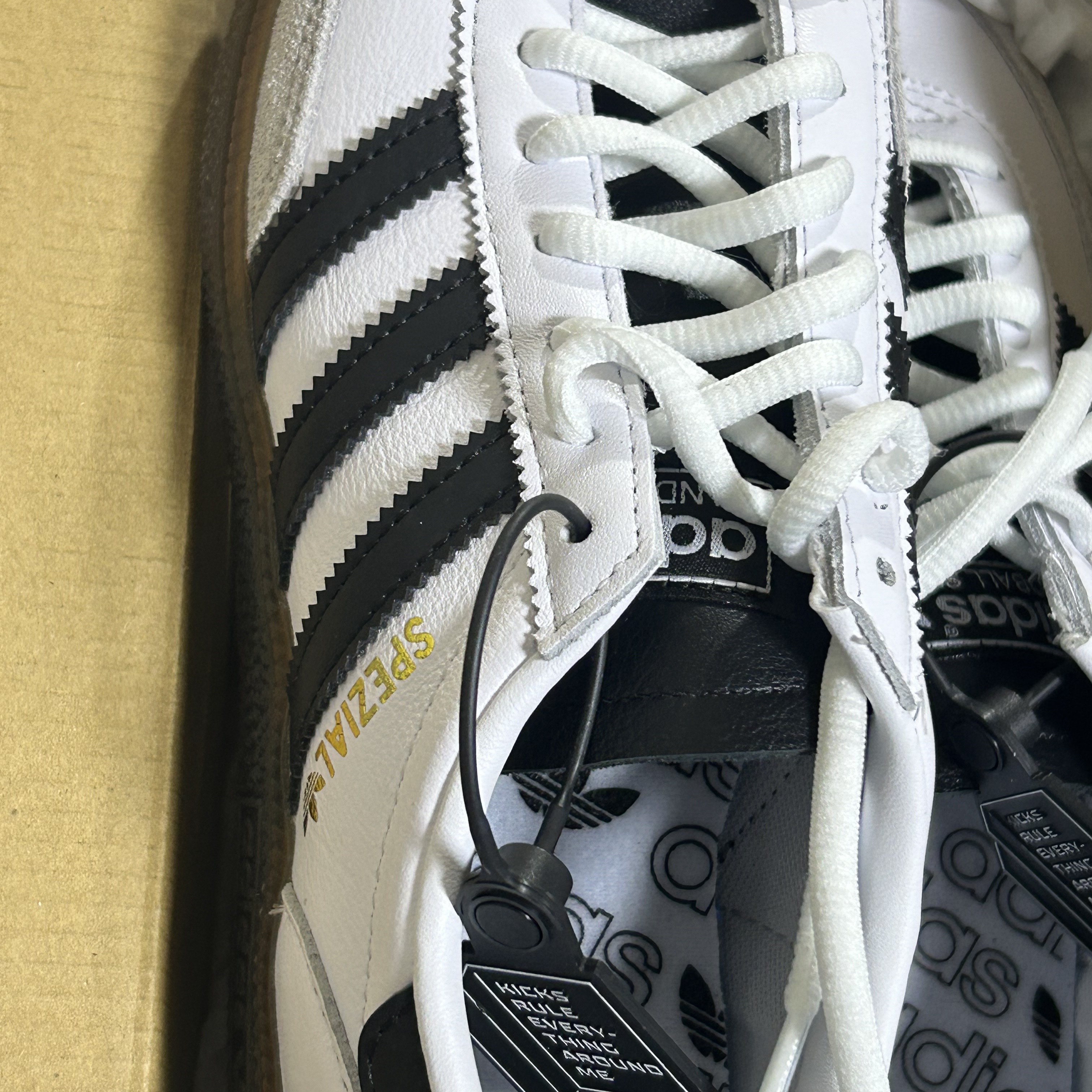 Adidas Spezial Handball White Core Black 착용 스타일