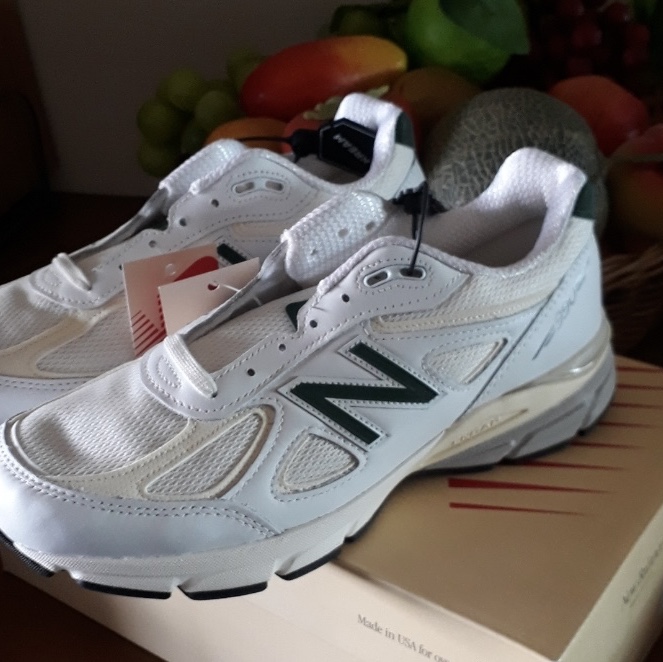 New Balance 990v4 Made in USA White Green 착용 스타일