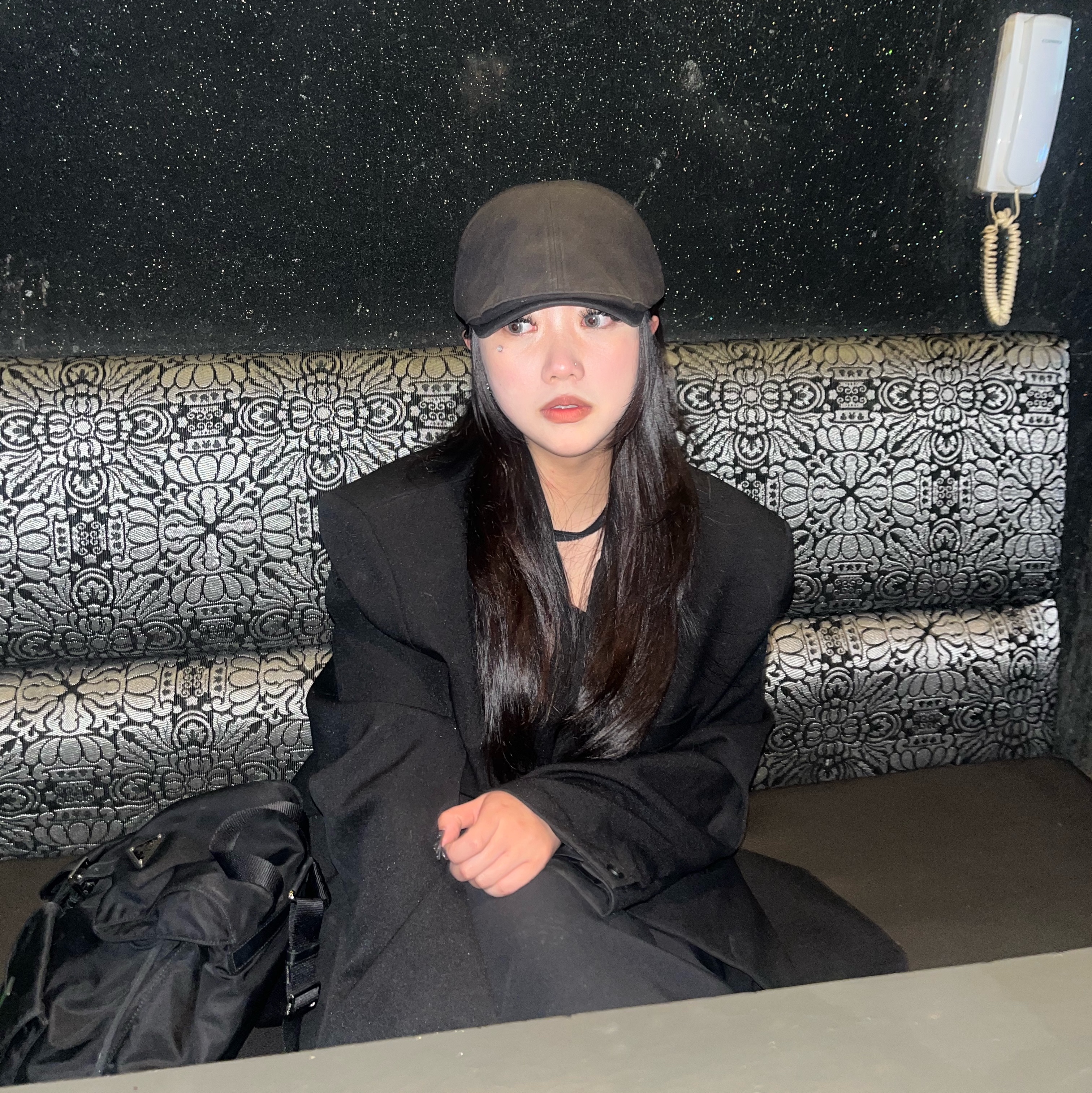 Prada Re-Nylon Medium Backpack Black 착용 스타일 - 1