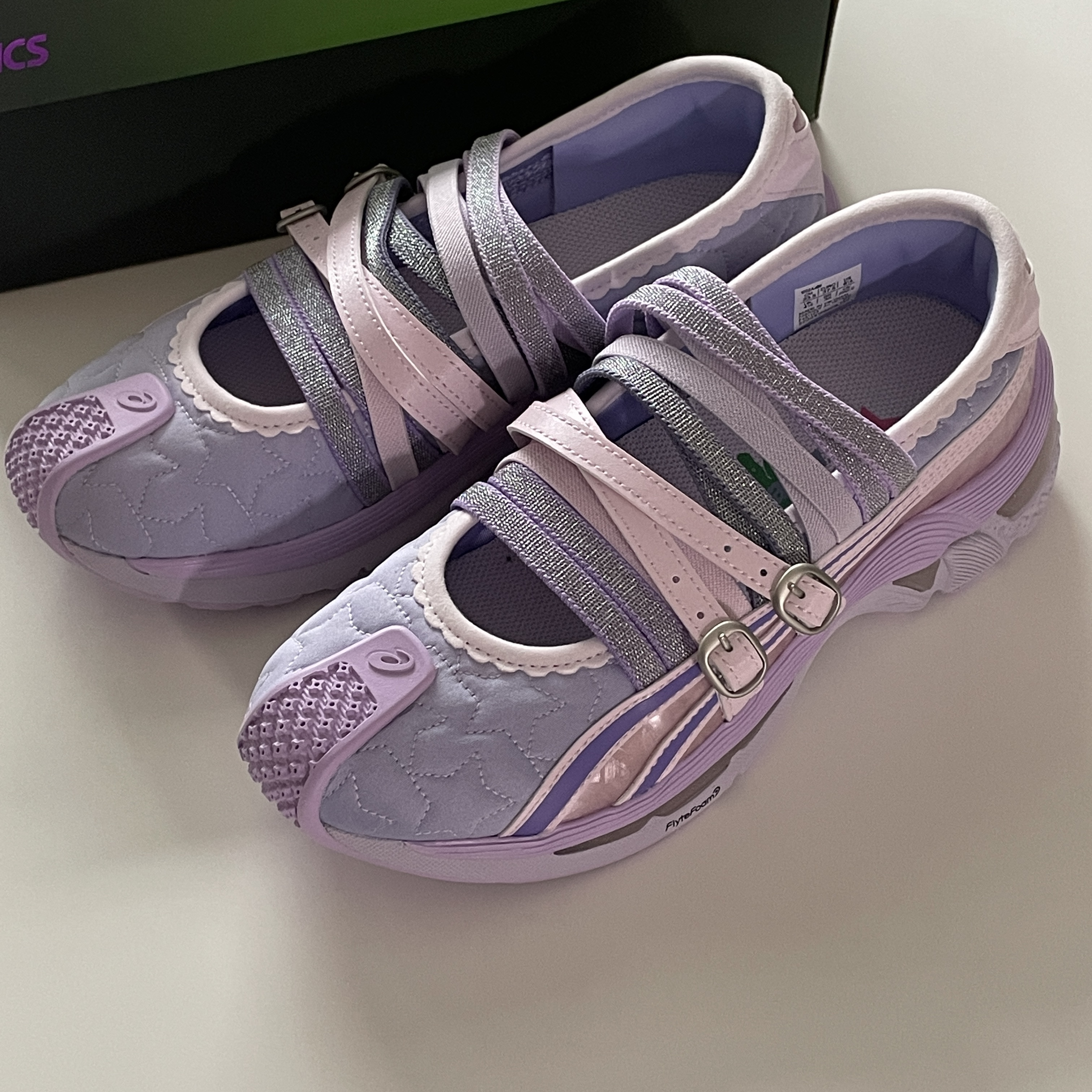 (W) Asics x Kiko Kostadinov x Heaven by Marc Jacobs Gel-Lokros Vapor Cosmos 착용 스타일 - 5