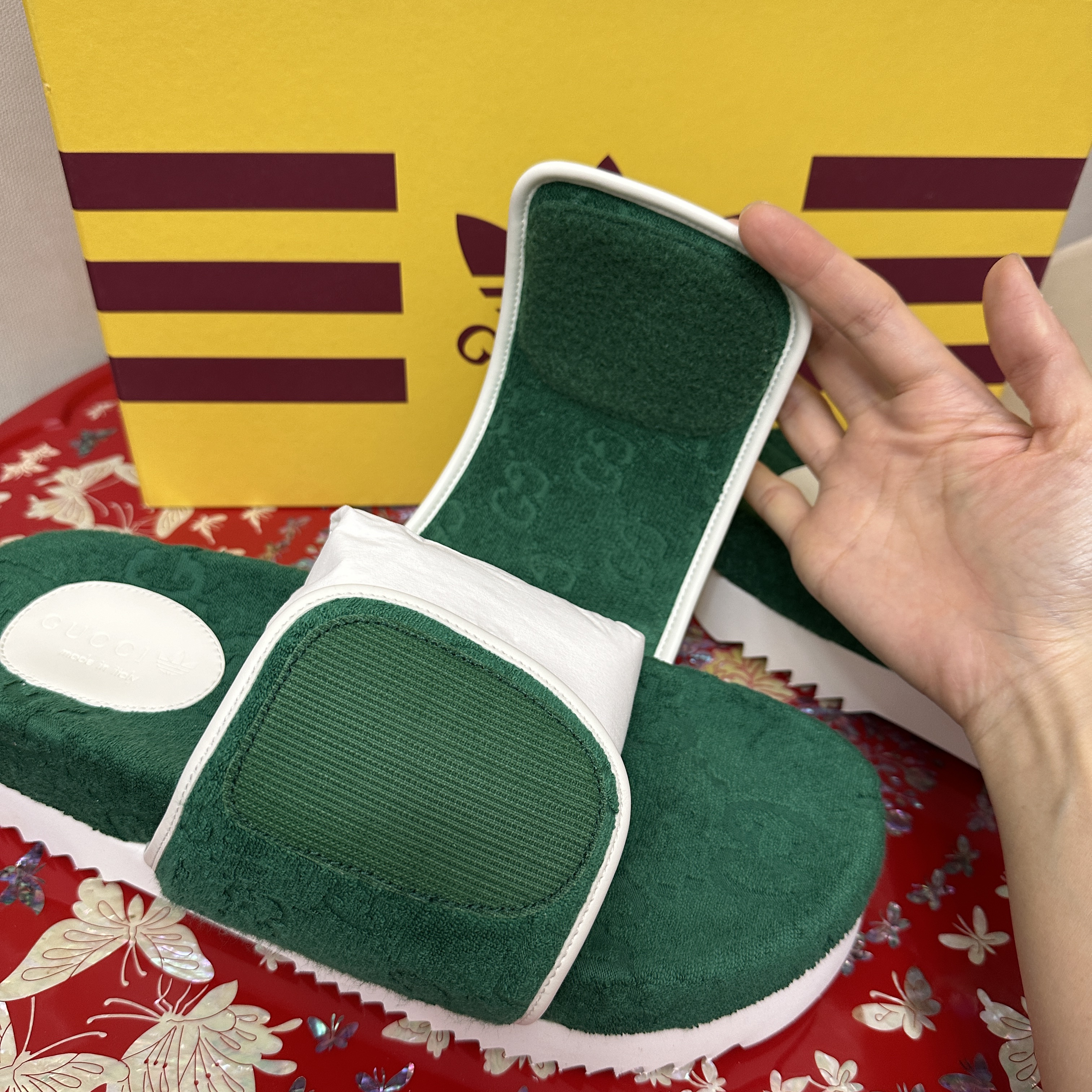 Gucci x Adidas GG Platform Sandal Green 착용 스타일 - 6