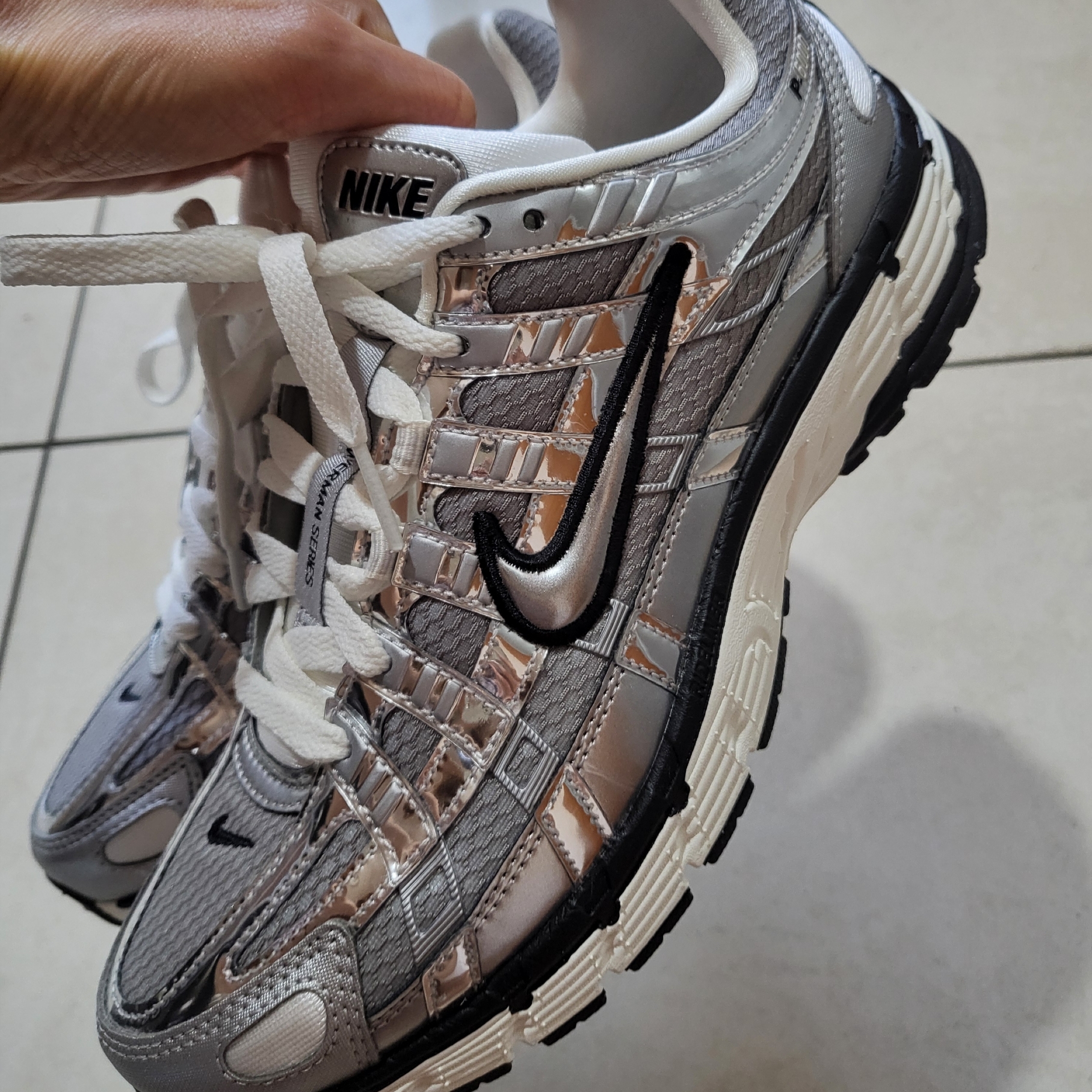 Nike P-6000 Metallic Silver 착용 스타일 - 2