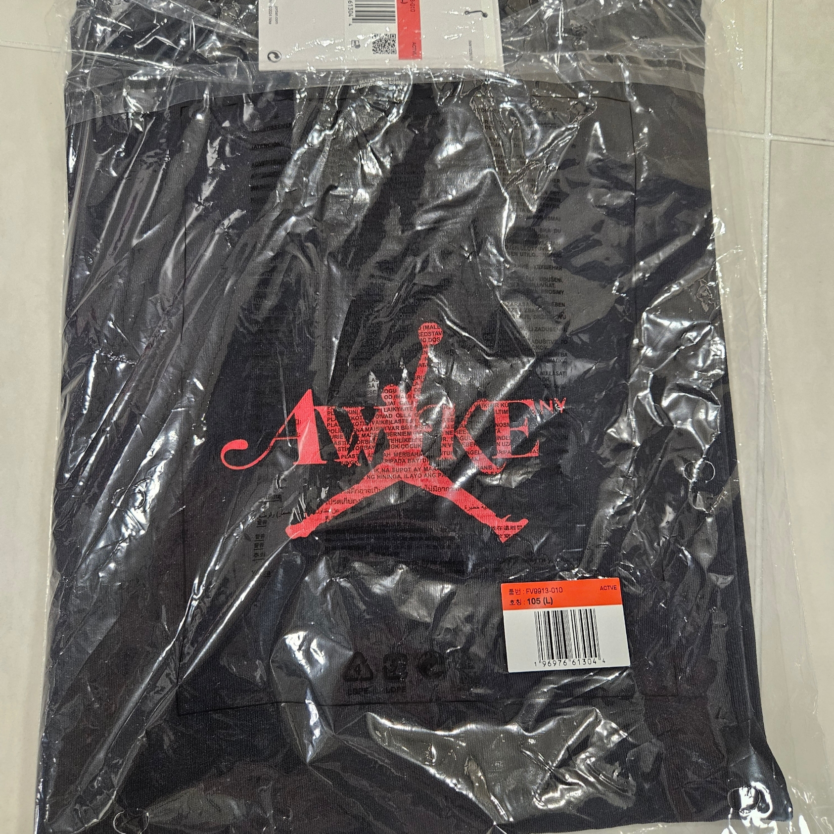 Jordan x Awake NY T-Shirts Black (FV9913-010) 착용 스타일 - 3