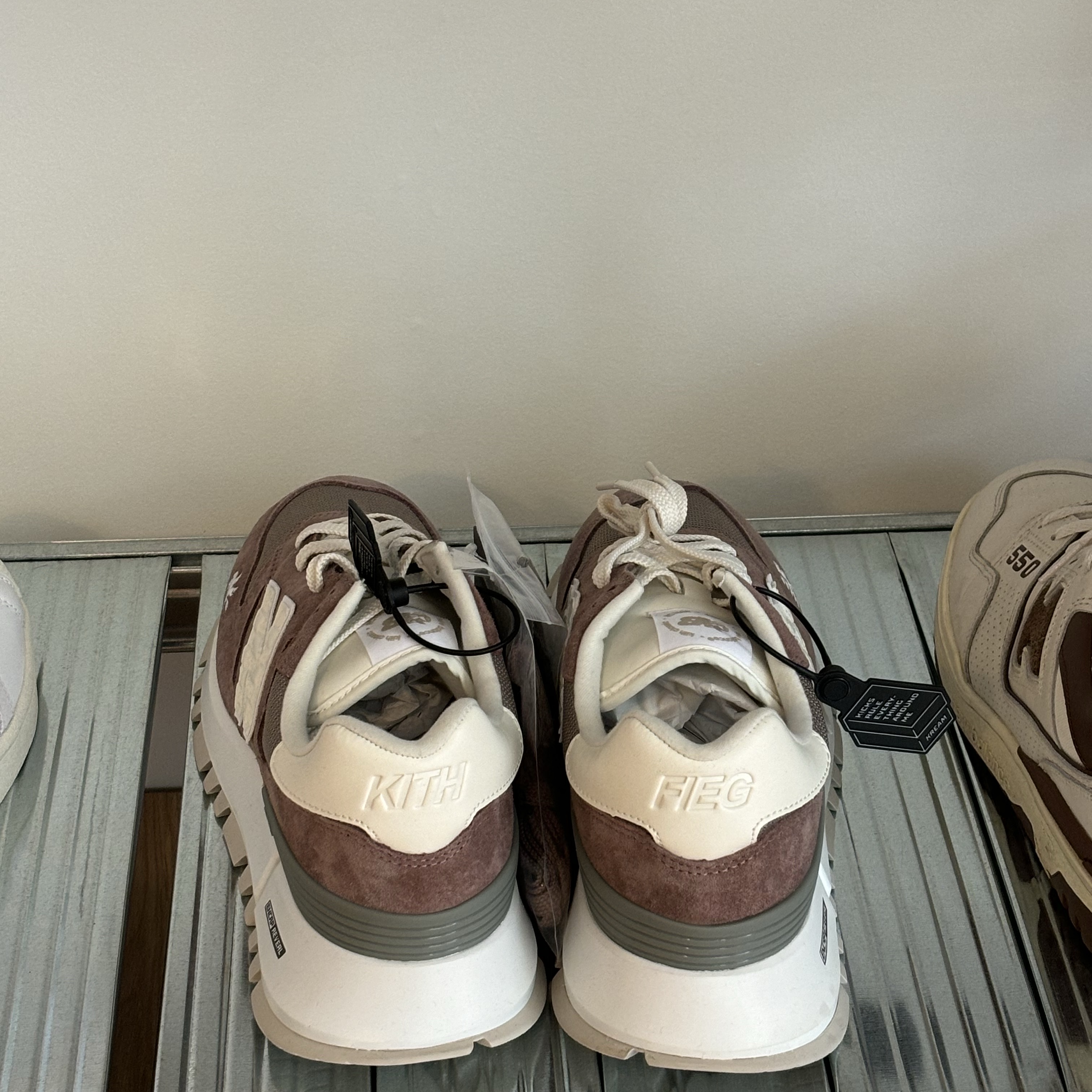 Adidas x Kith Superstar Classics White Fairway, New Balance x Kith R_C 1300 10th Anniversary Antler 착용 스타일 - 3